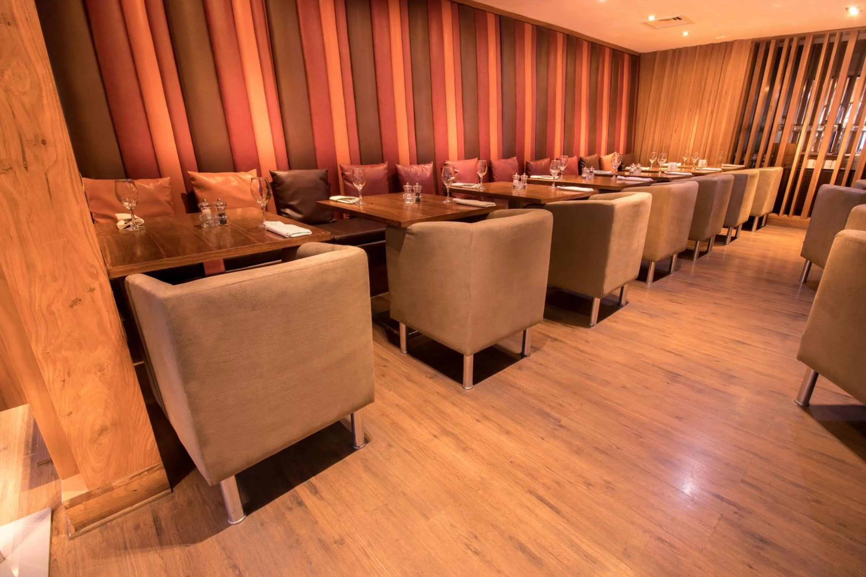 Restaurant/places to eat in The Continental Hotel, Heathrow