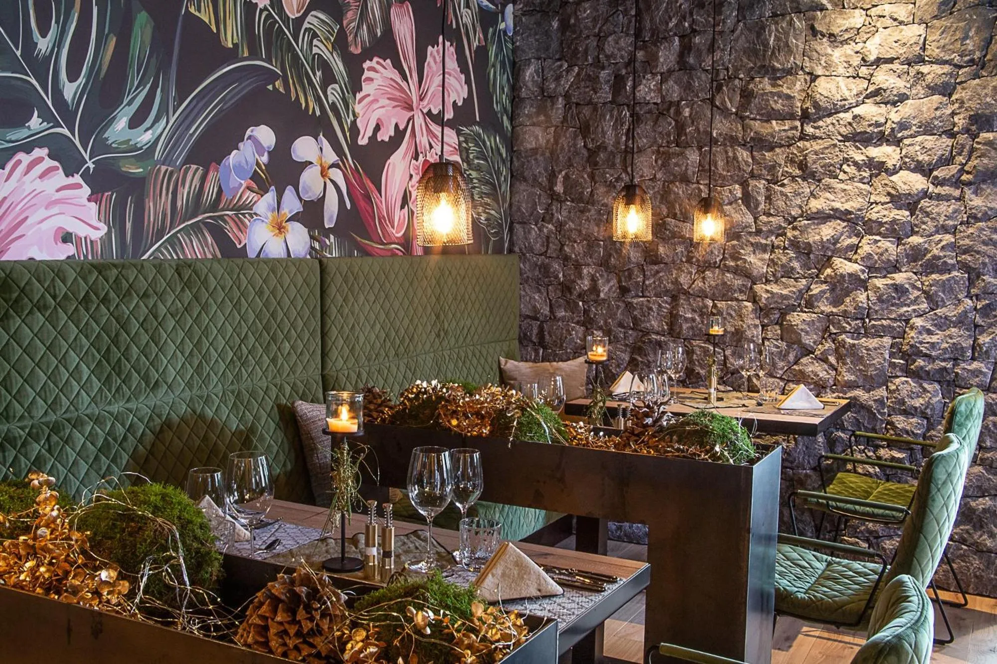 Restaurant/places to eat in Hotel Walisgaden superior