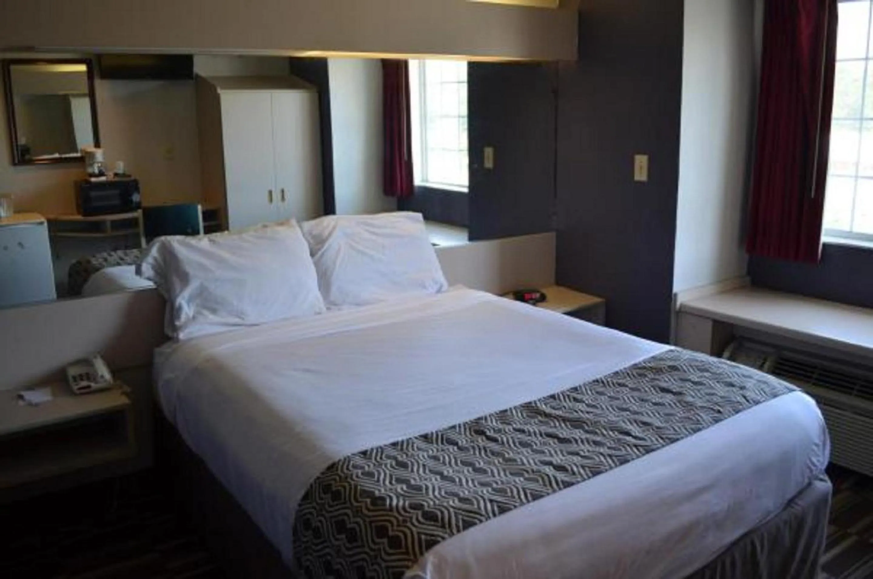 Bed in Stay Express inn and Suites Atlanta Union City