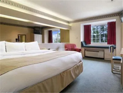 Bedroom, Bed in Stay Express inn and Suites Atlanta Union City