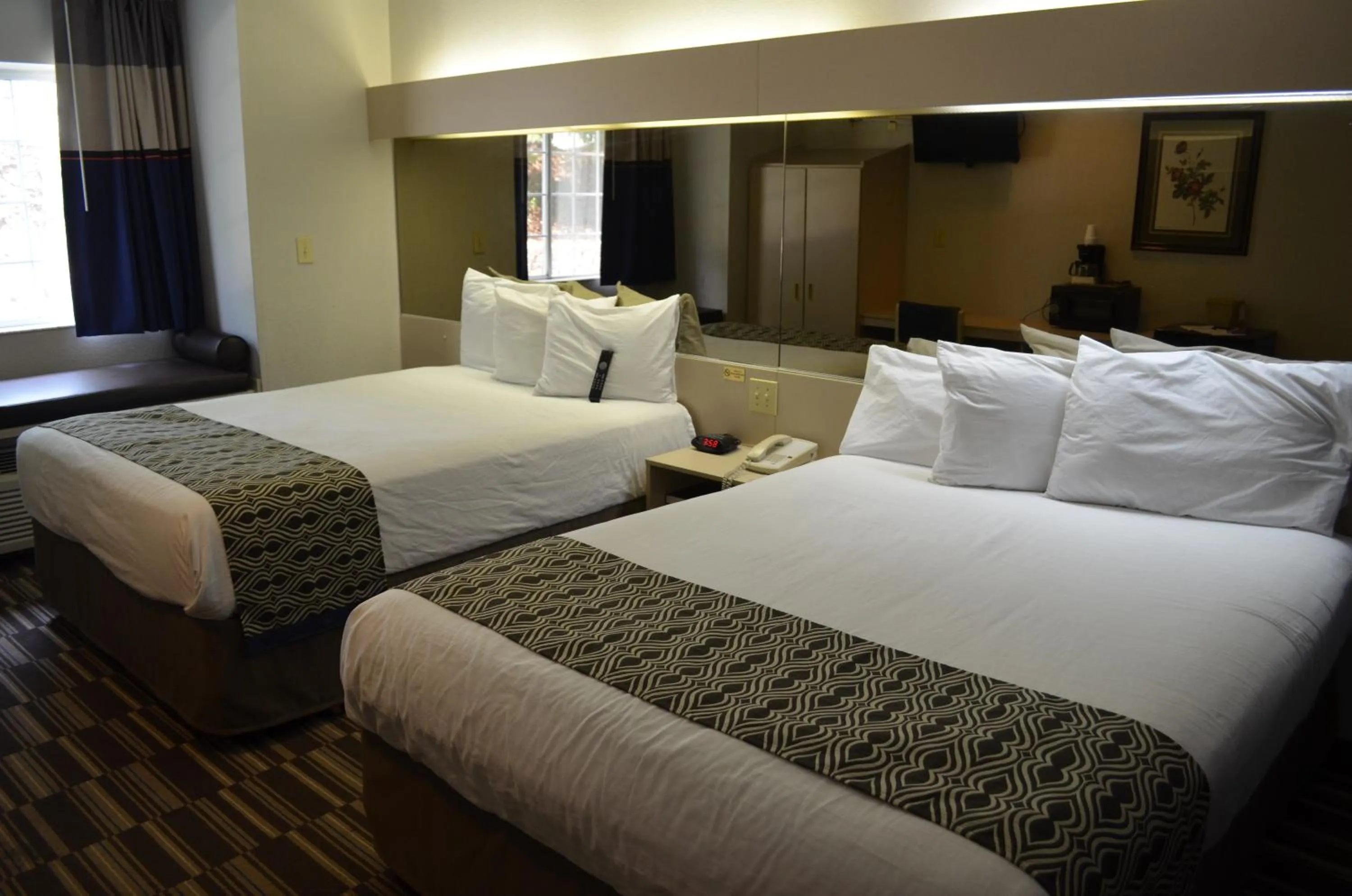 Bedroom, Bed in Stay Express inn and Suites Atlanta Union City