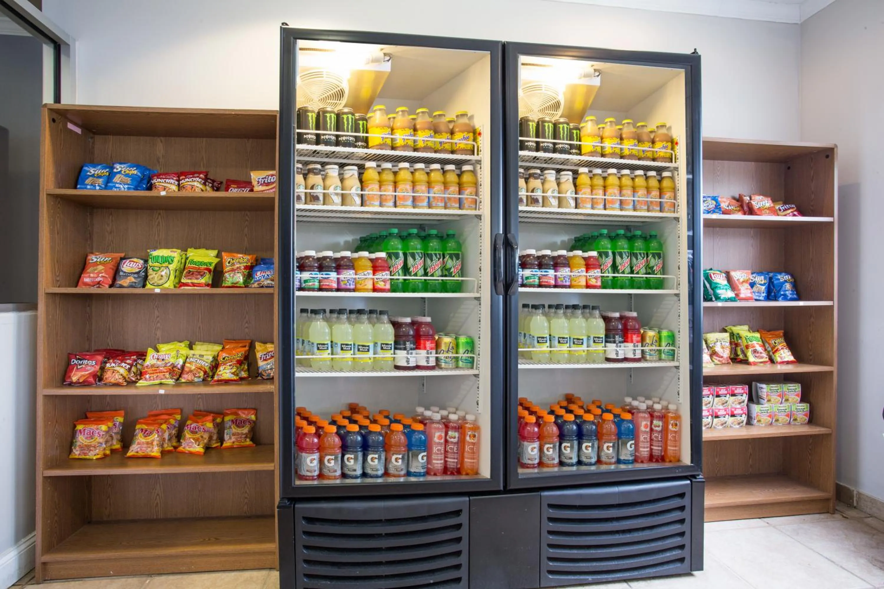 On-site shops in Stay Express inn and Suites Atlanta Union City