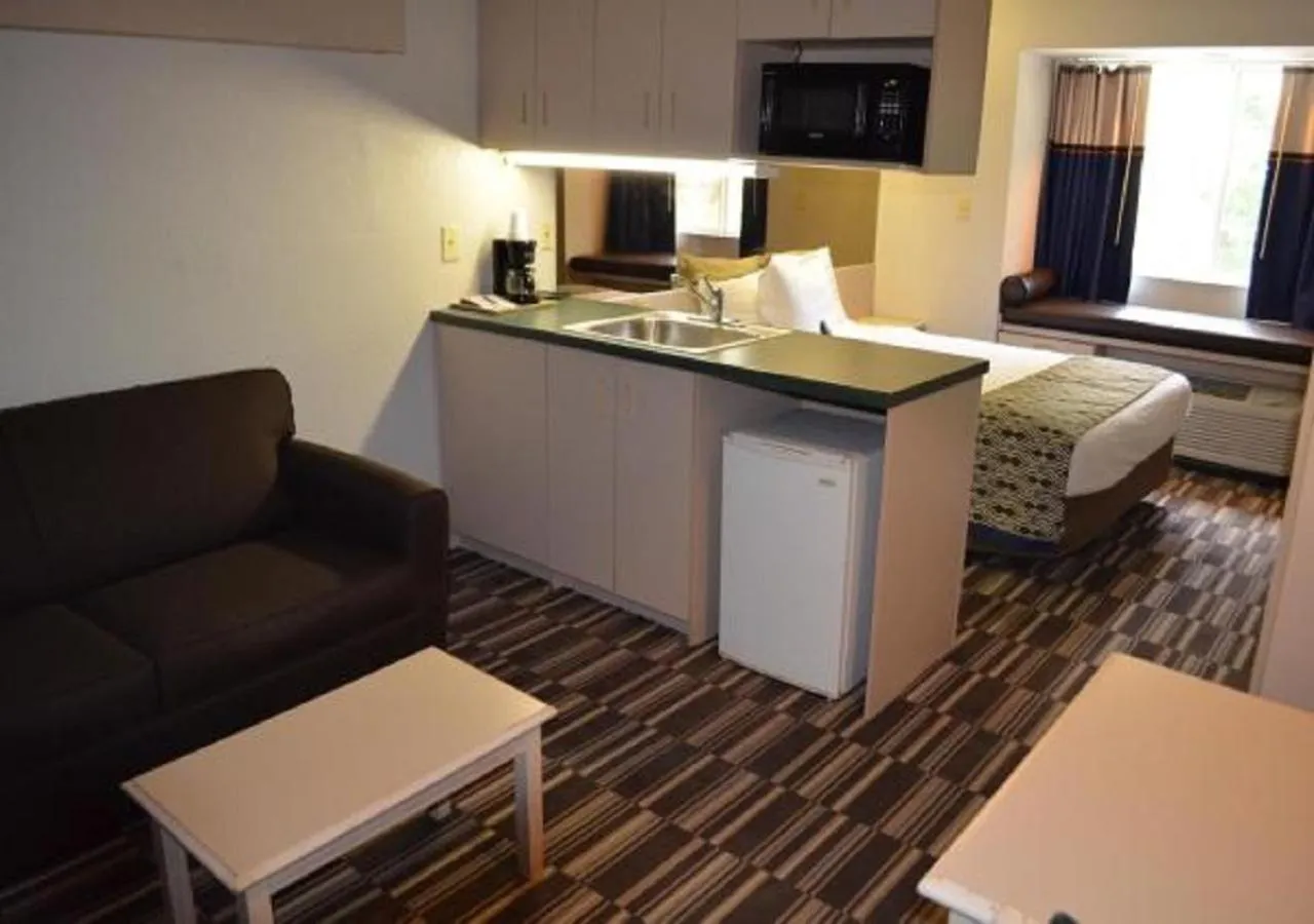 Living room in Stay Express inn and Suites Atlanta Union City