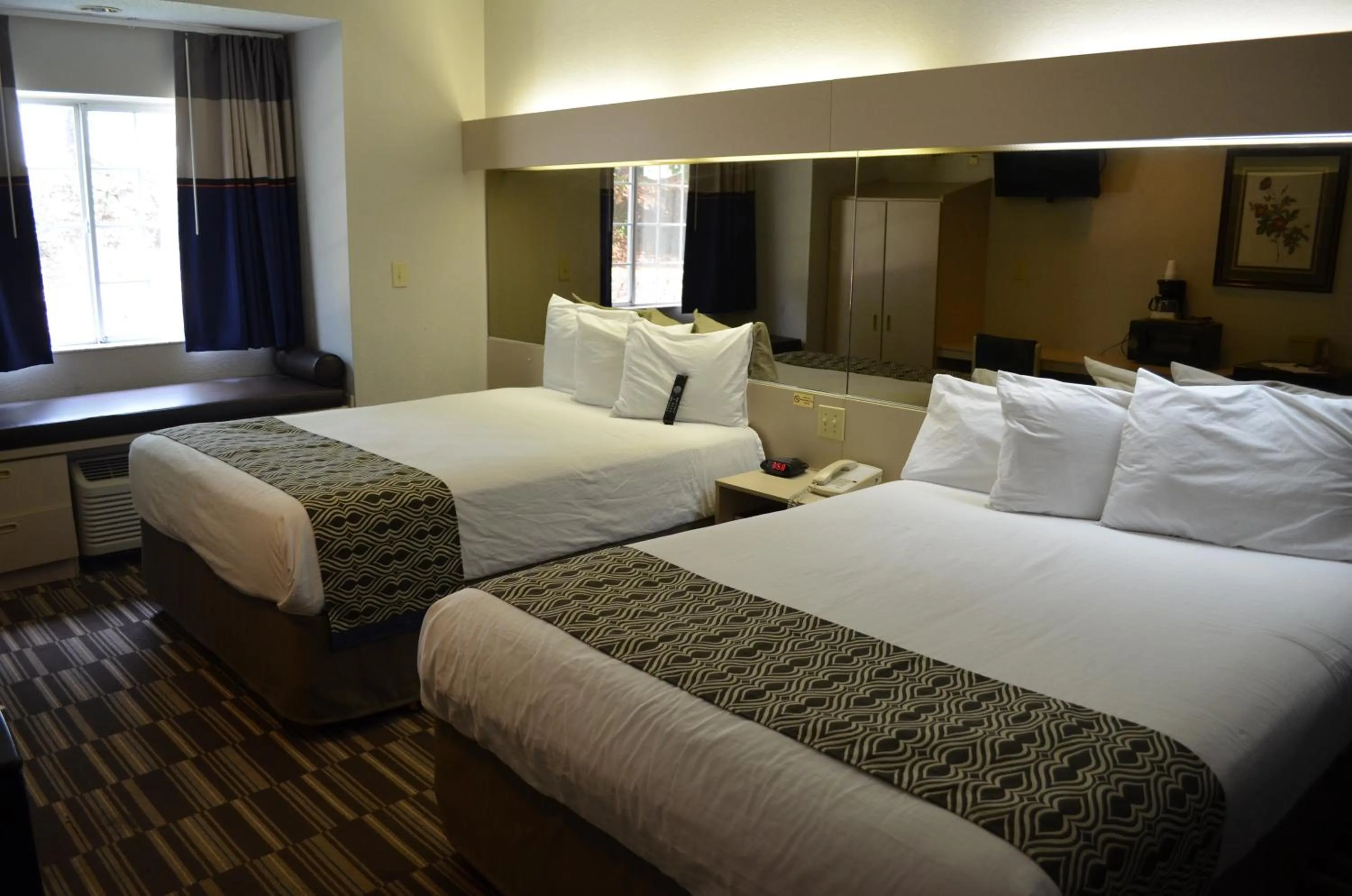 Day, Bed in Stay Express inn and Suites Atlanta Union City