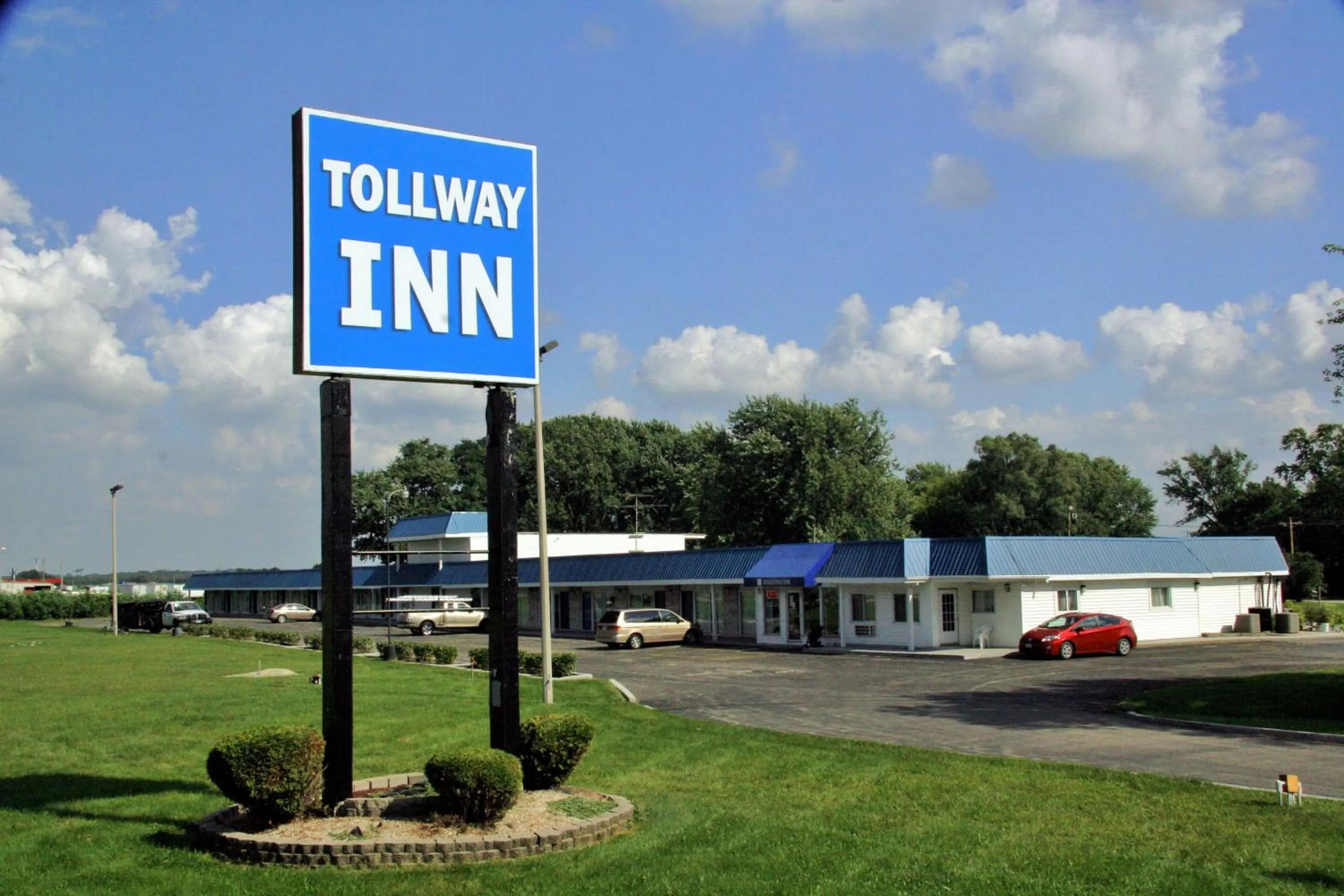 Facade/entrance in Tollway Inn Beloit