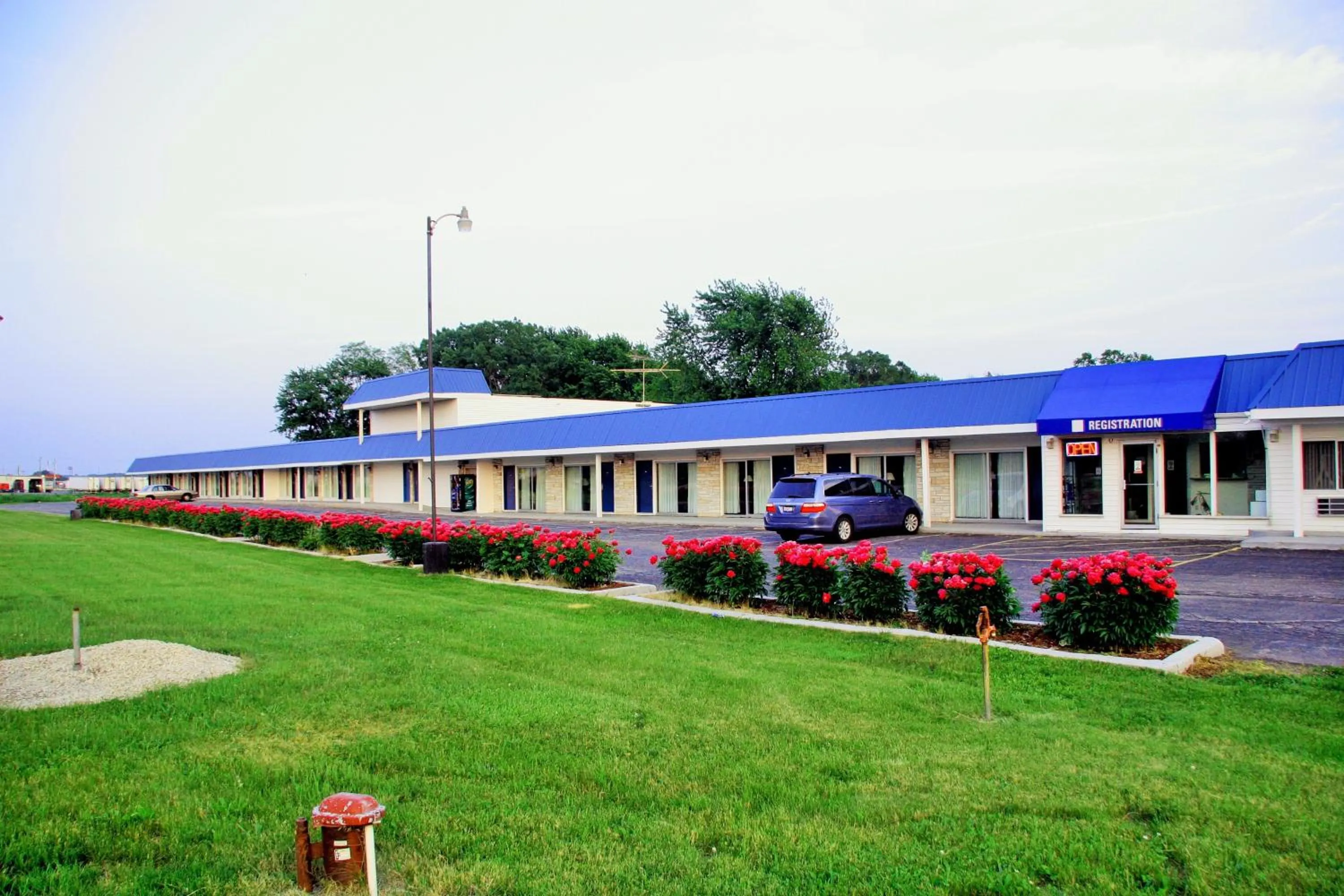 Facade/entrance in Tollway Inn Beloit
