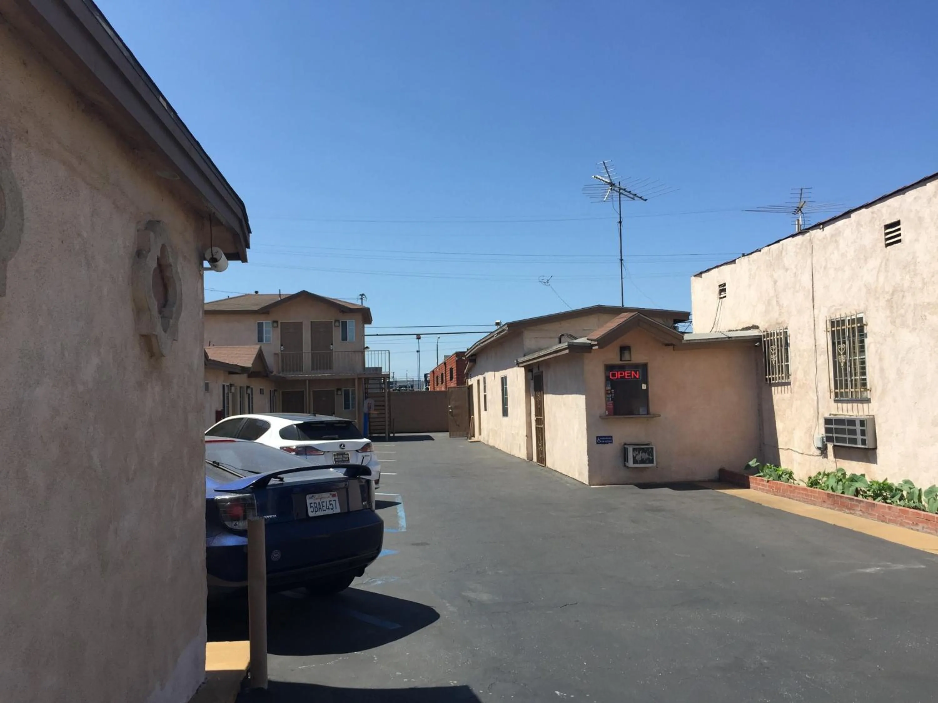 Facade/entrance in La Bonita Inn Motel