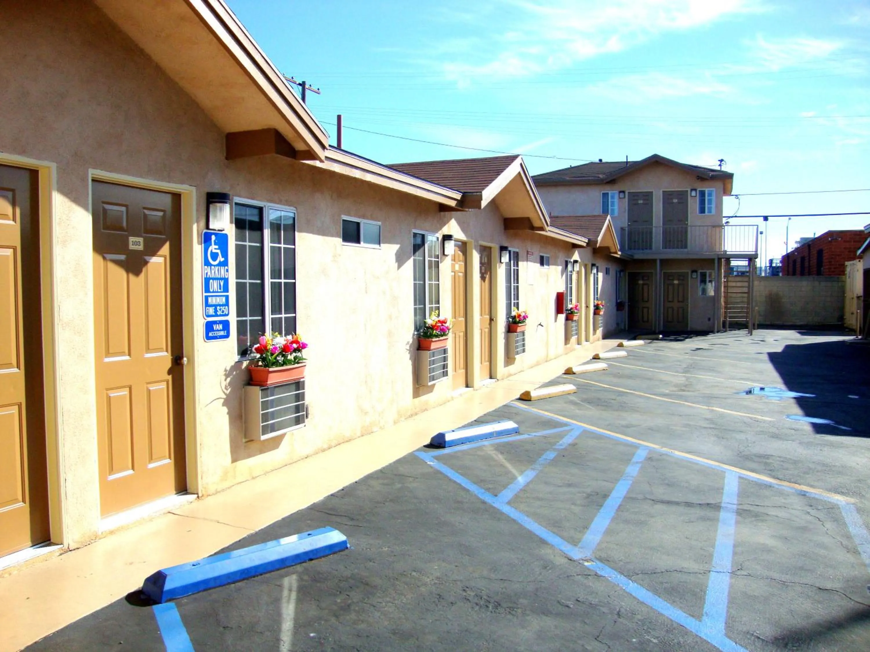 Property building in La Bonita Inn Motel