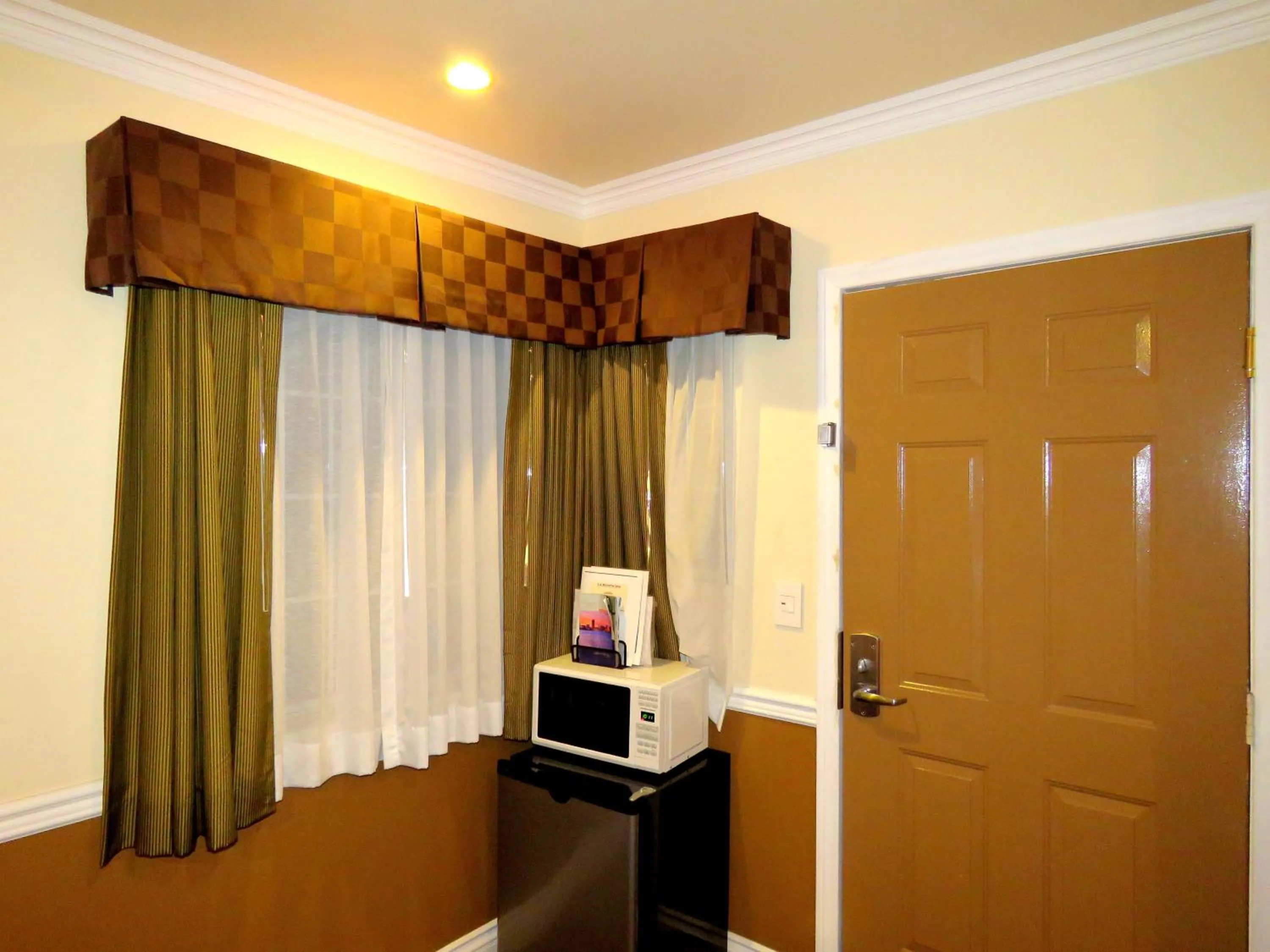 Area and facilities in La Bonita Inn Motel