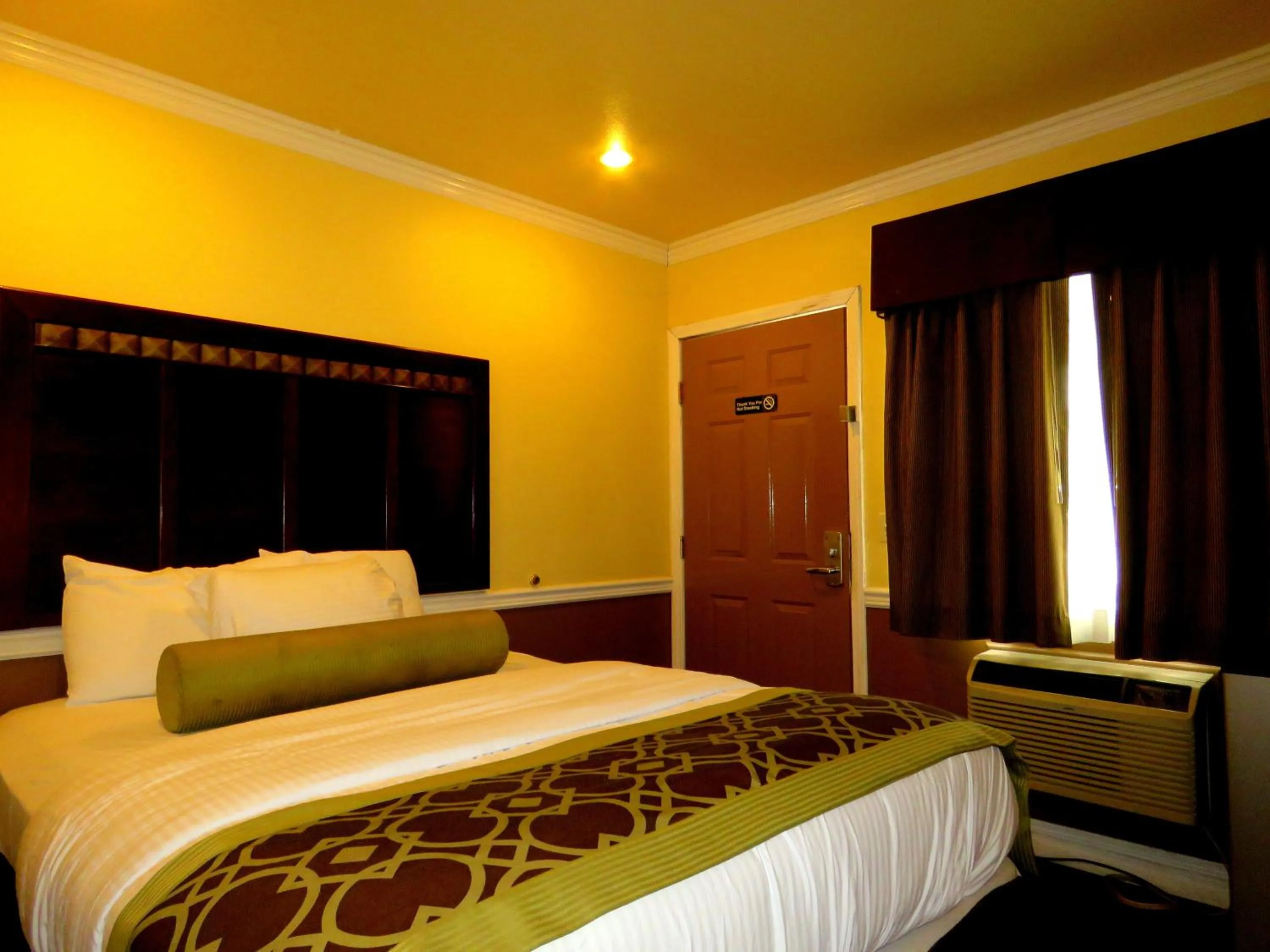 bunk bed, Bed in La Bonita Inn Motel