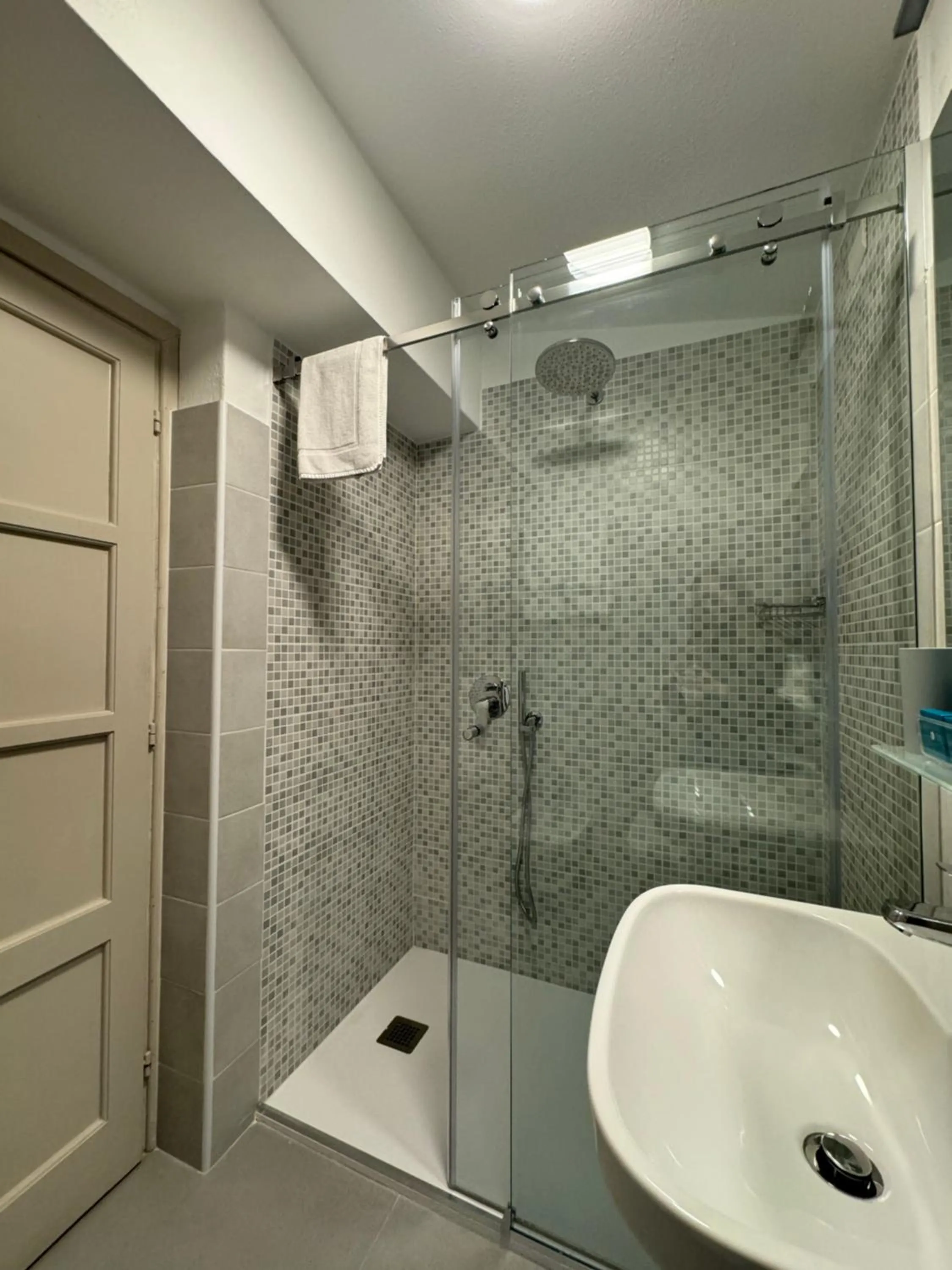 Shower in B&B Michelina