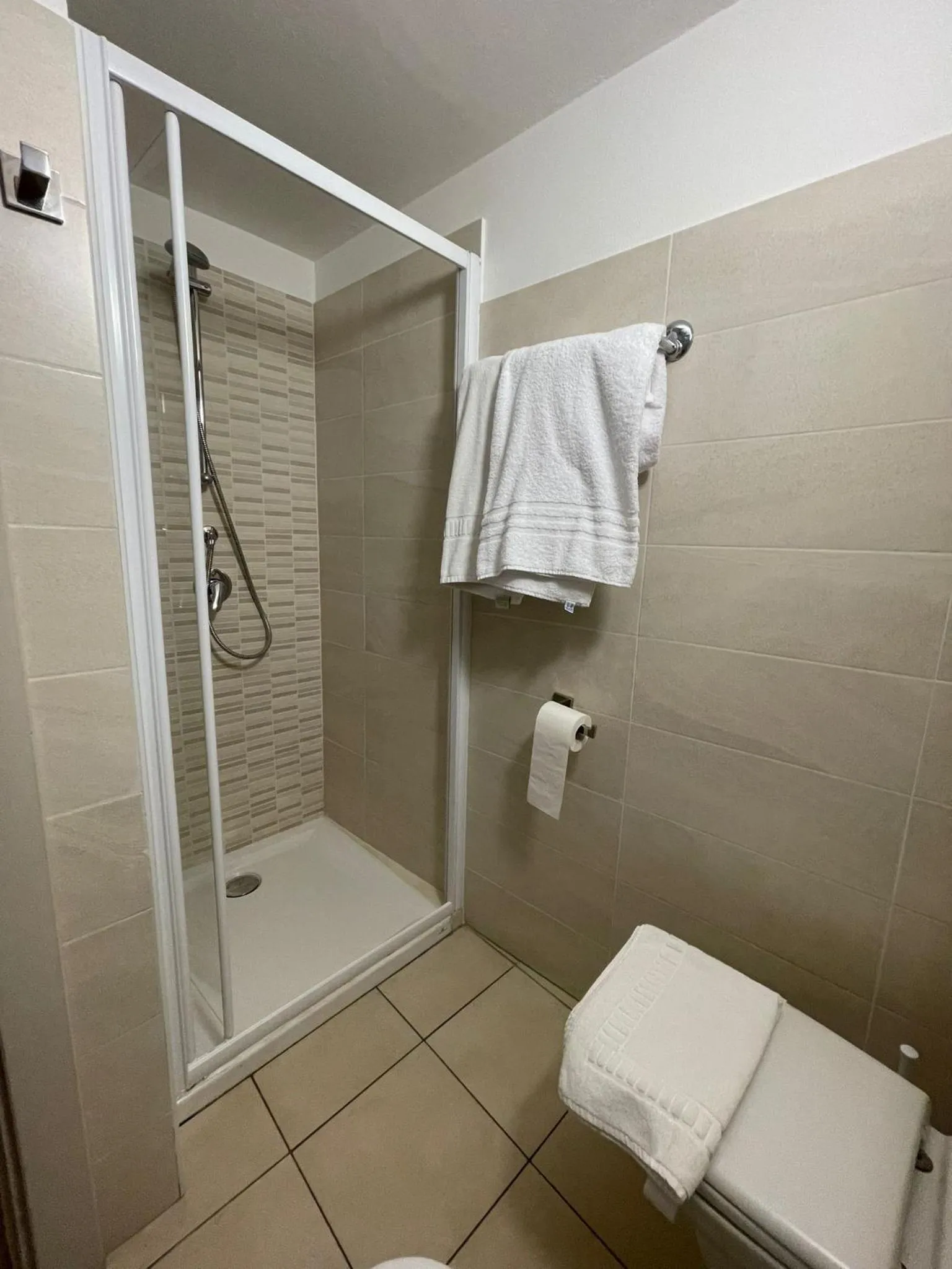 Shower in B&B Michelina
