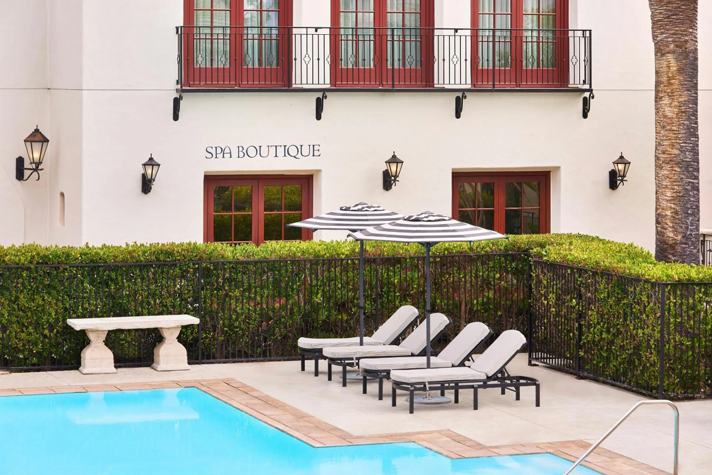 Lounge or bar in The Ritz-Carlton Bacara, Santa Barbara