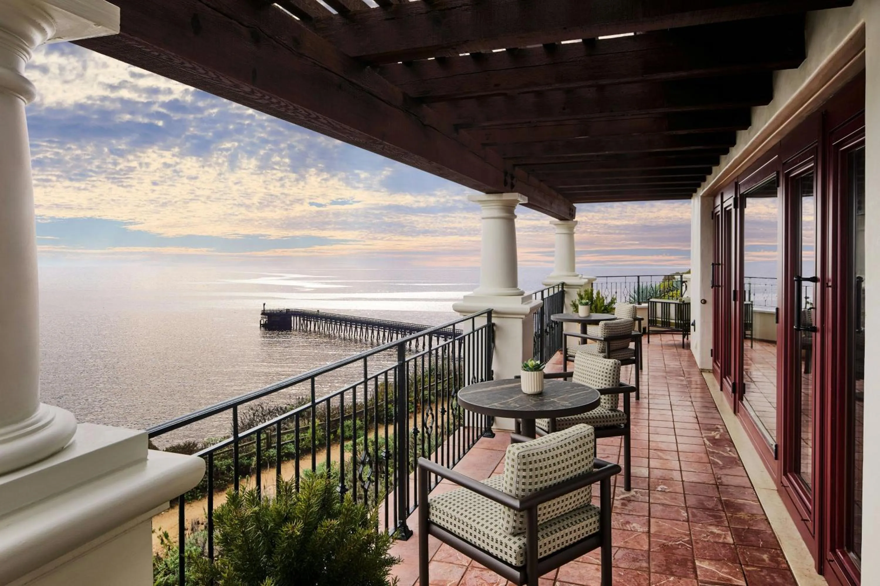 Lounge or bar in The Ritz-Carlton Bacara, Santa Barbara