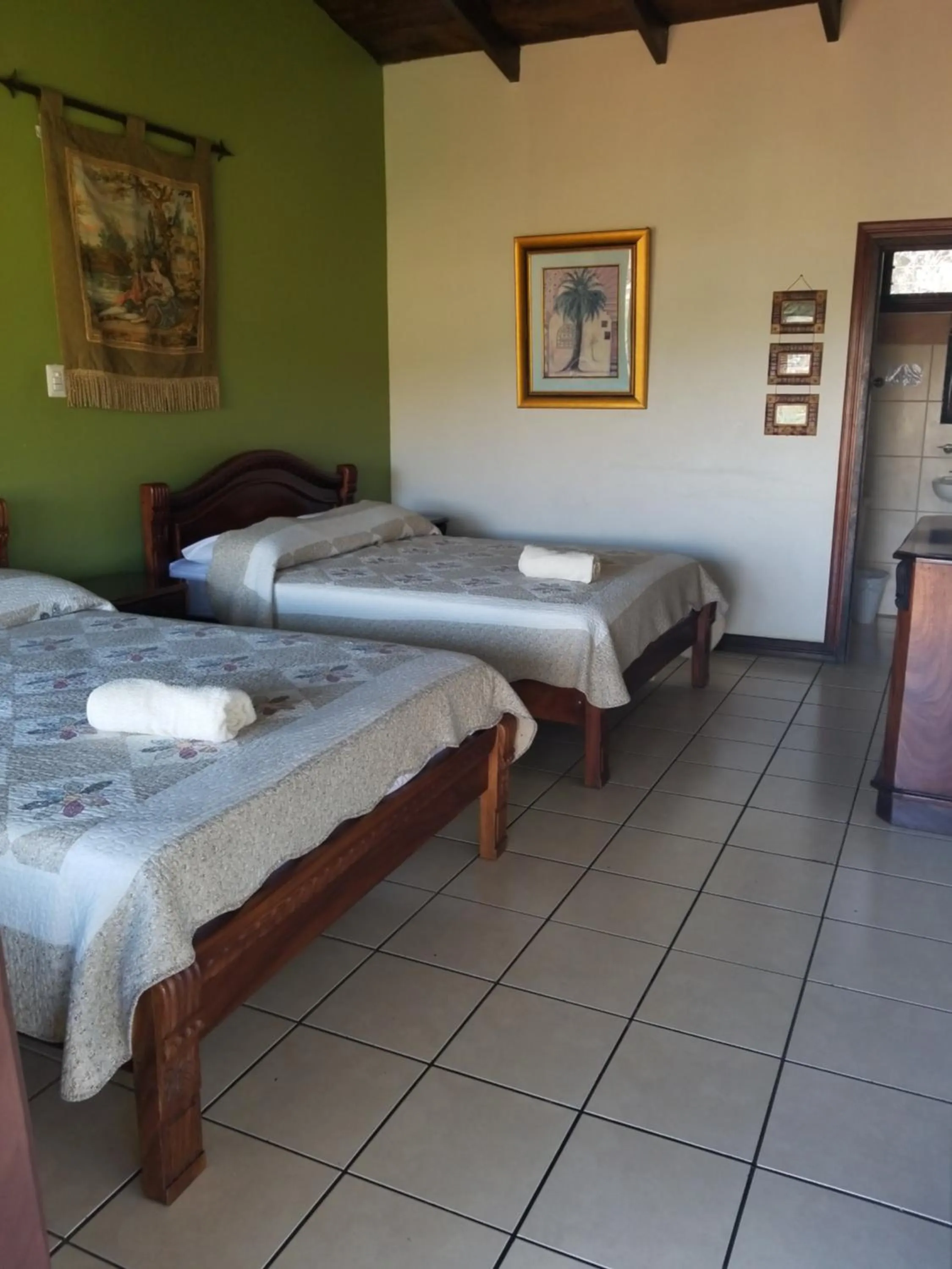 Bed in Hotel Monte Campana Heredia