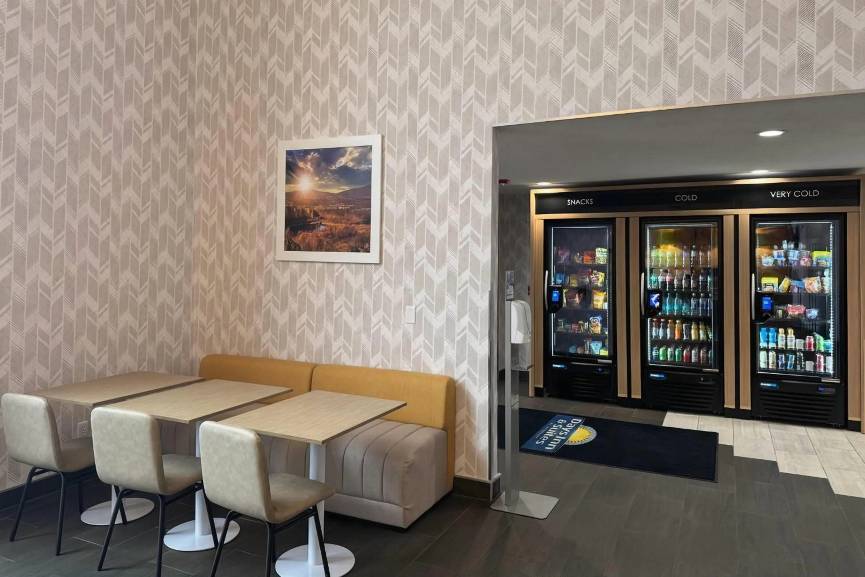 Lobby or reception in Days Inn & Suites by Wyndham Wausau