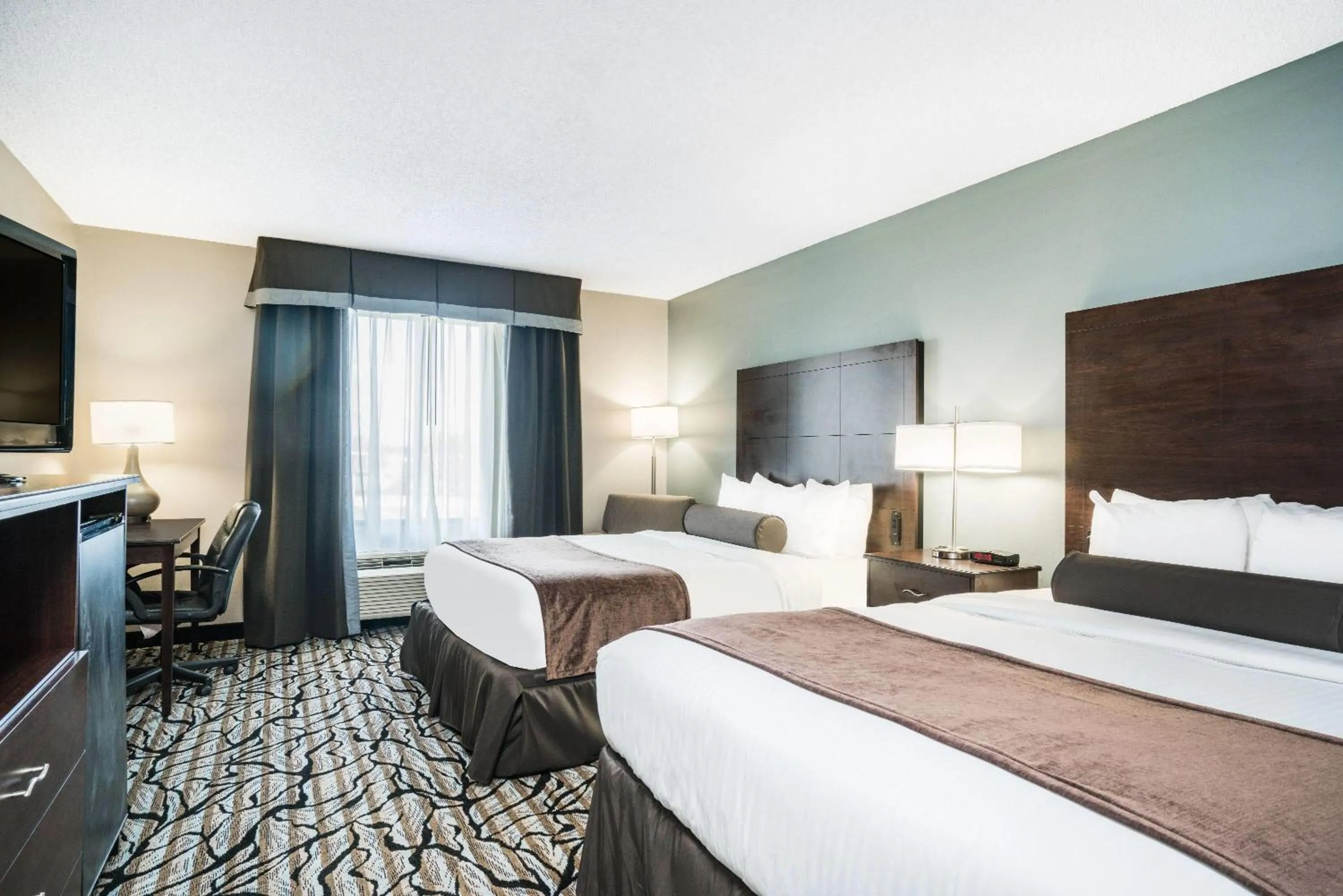 Photo of the whole room, Bed in Days Inn & Suites by Wyndham Wausau