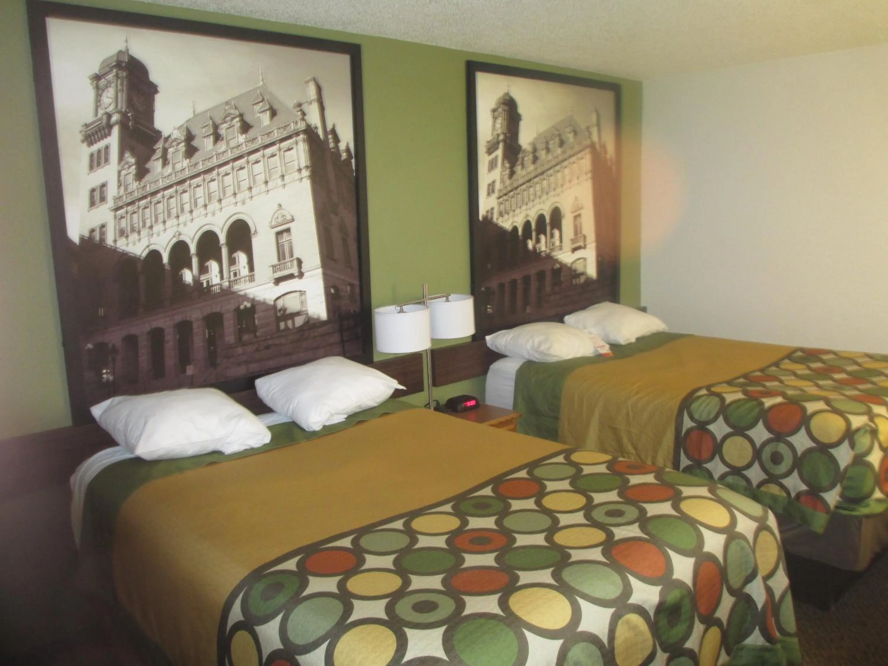 Bed in Super 8 by Wyndham Richmond/Chamberlayne Rd