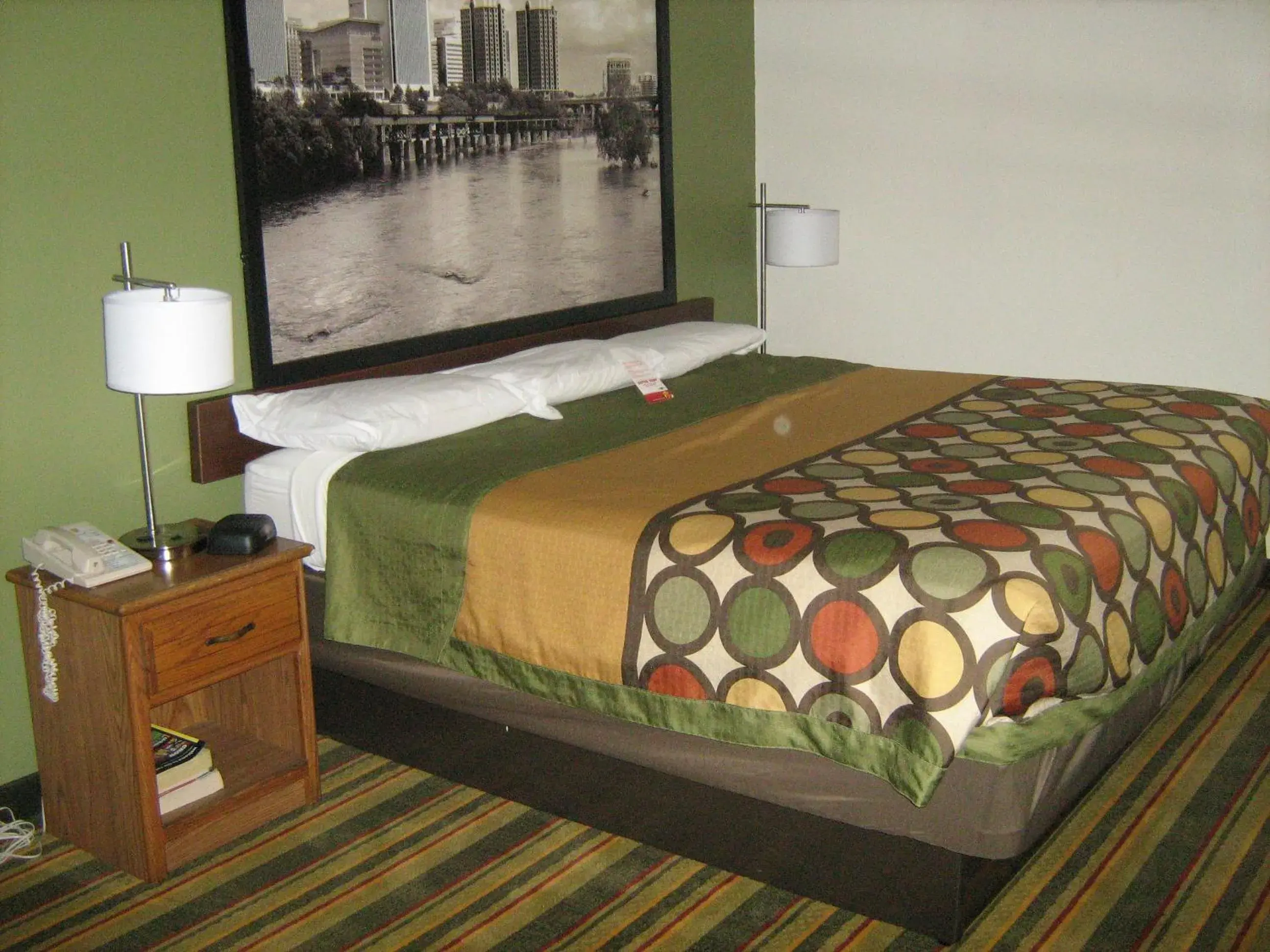 Queen Room - Non-Smoking in Super 8 by Wyndham Richmond/Chamberlayne Rd Queen Room - Non-Smoking in Super 8 by Wyndham Richmond/Chamberlayne Rd