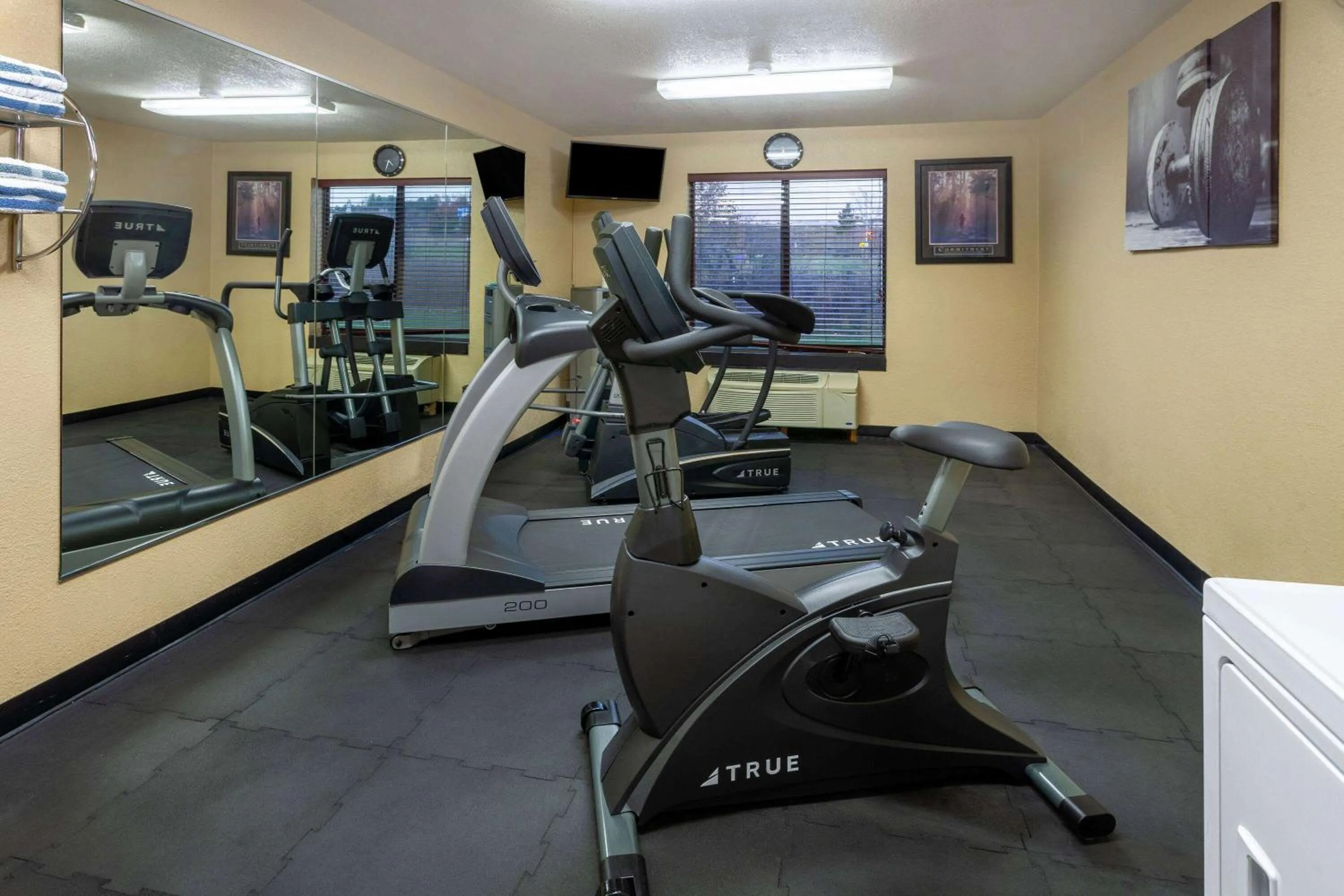 Fitness centre/facilities in Super 8 by Wyndham Wausau