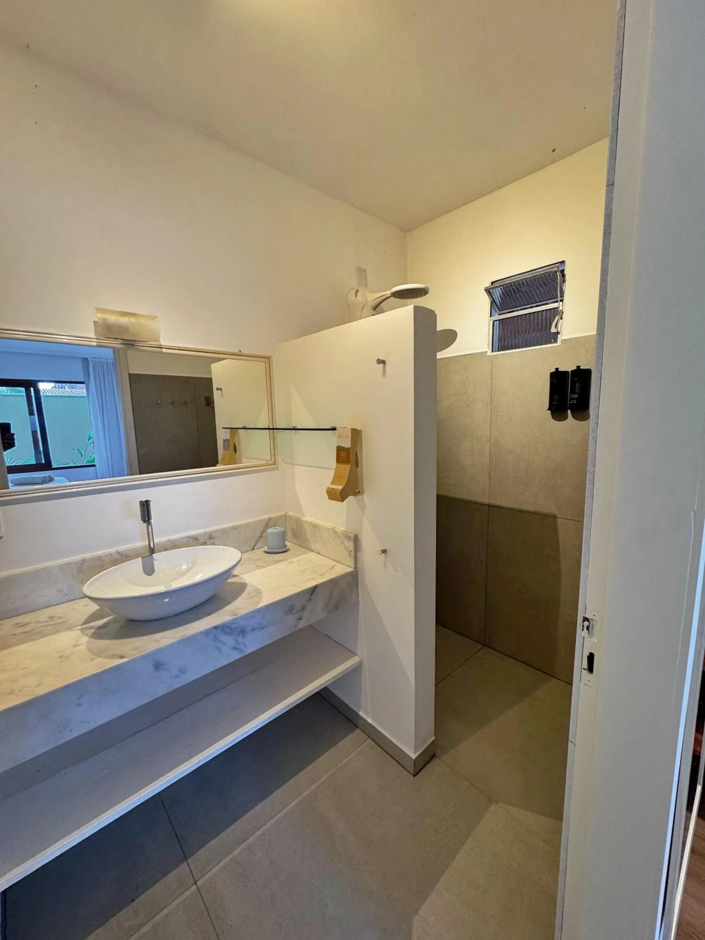 Shower in Pousada Ilha do Vento