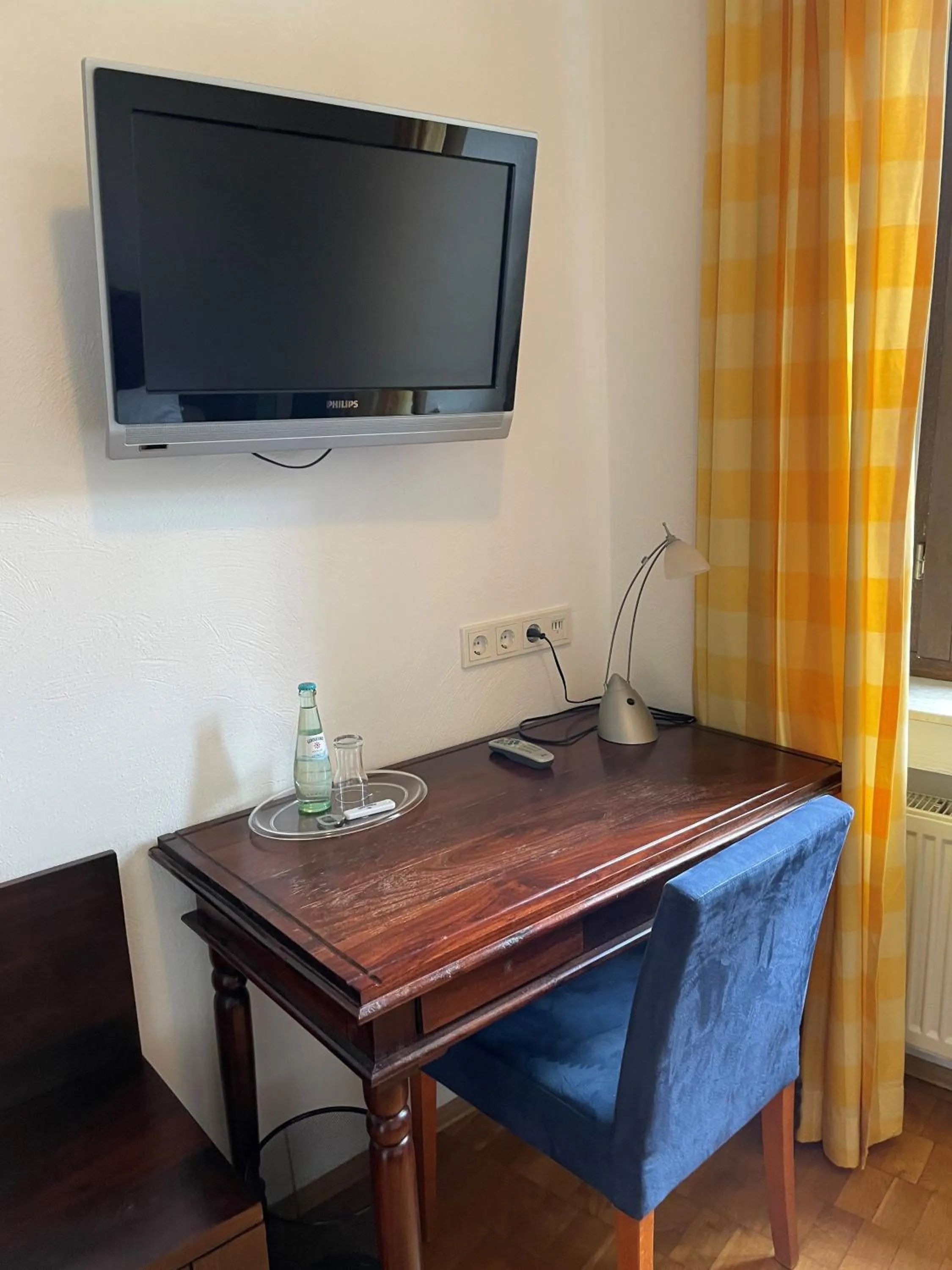 TV and multimedia in Landhotel Battenheimer Hof