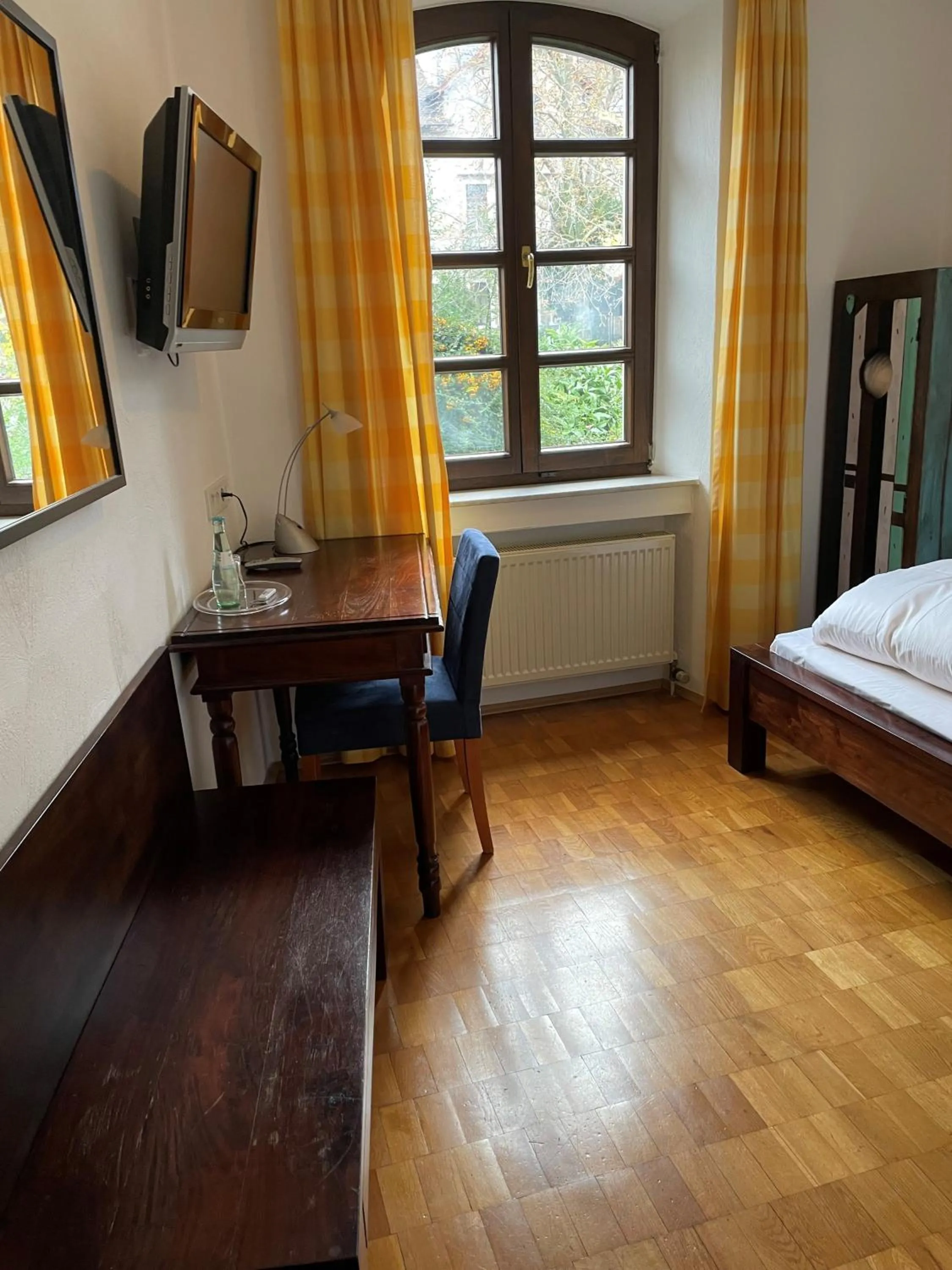 TV and multimedia, Bed in Landhotel Battenheimer Hof