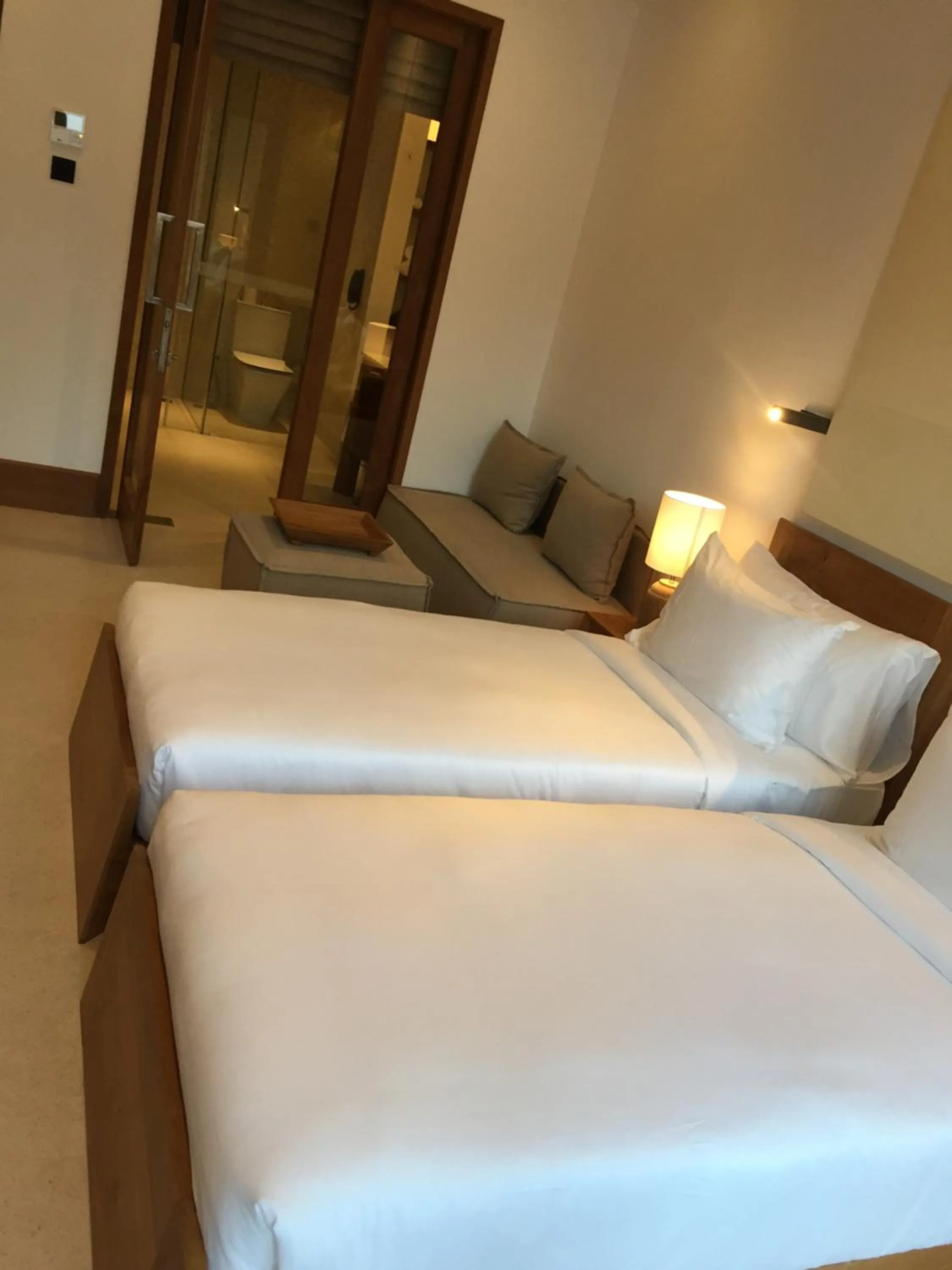 Bedroom, Bed in Riff Hikkaduwa