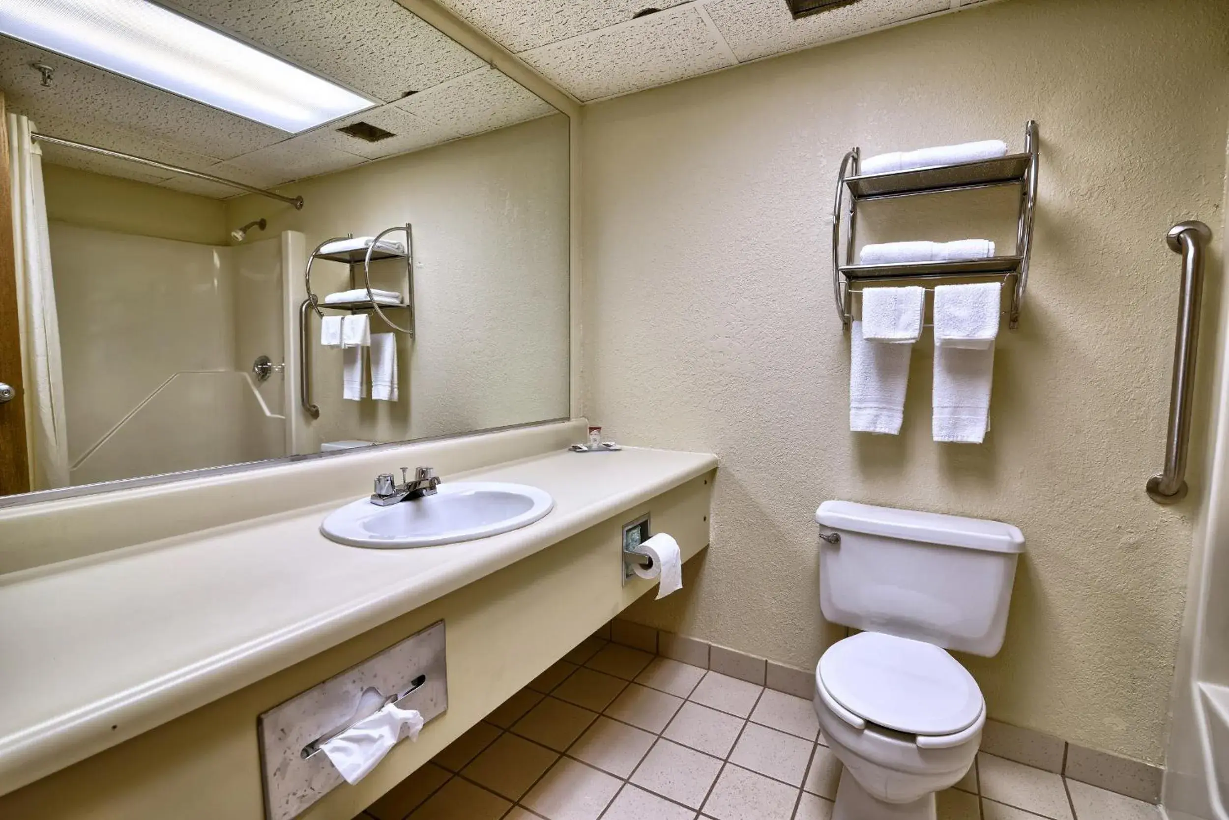 Family Double Room in Katahdin Inn & Suites Family Double Room in Katahdin Inn & Suites