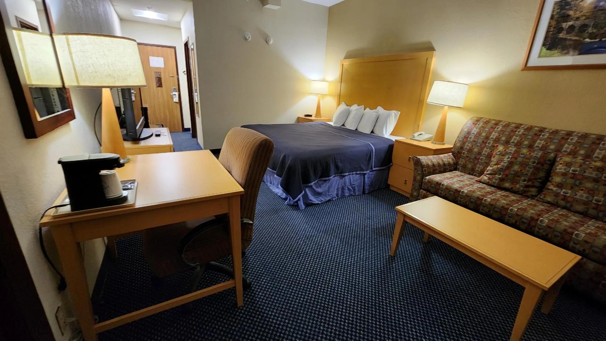 Bed in Katahdin Inn & Suites