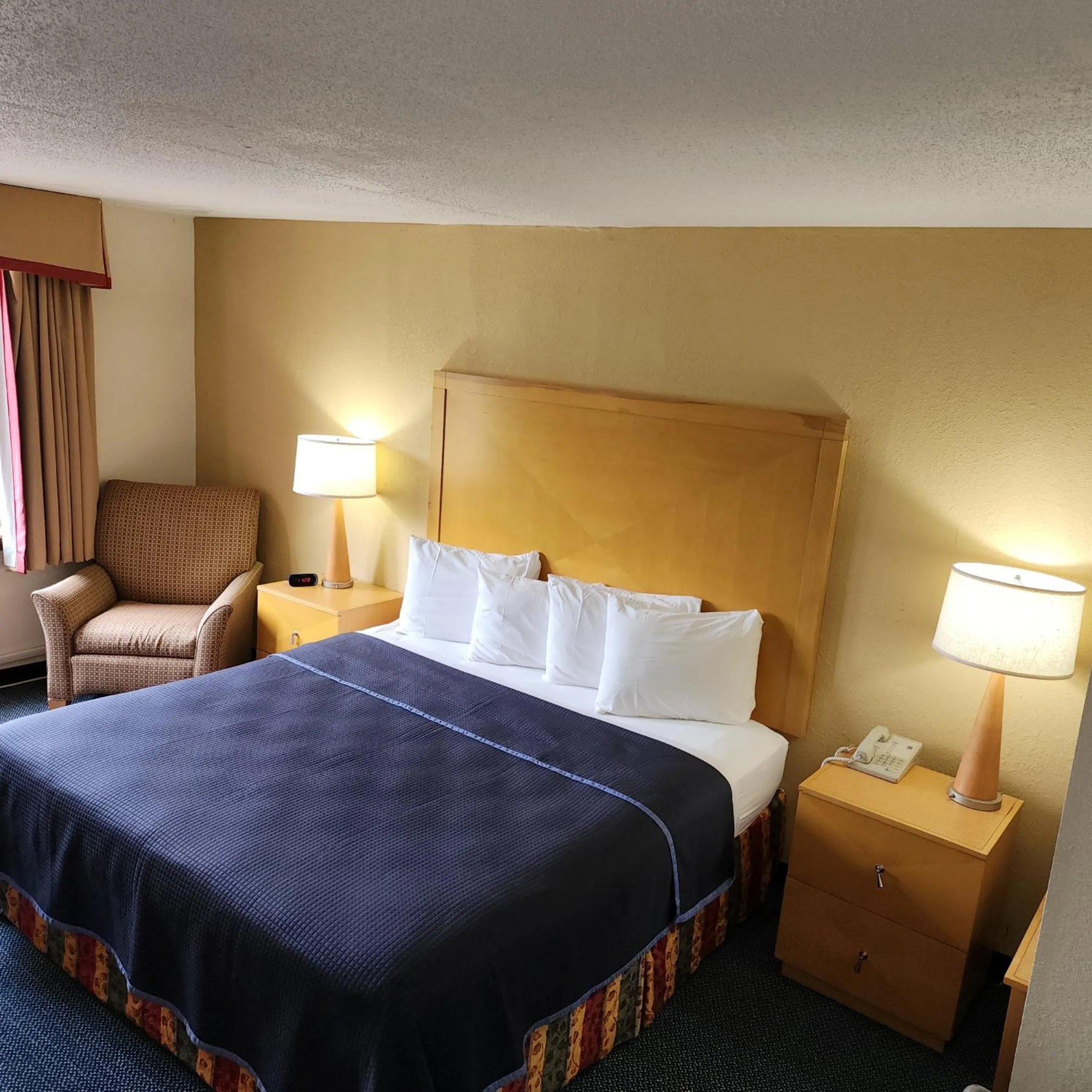 Bed in Katahdin Inn & Suites