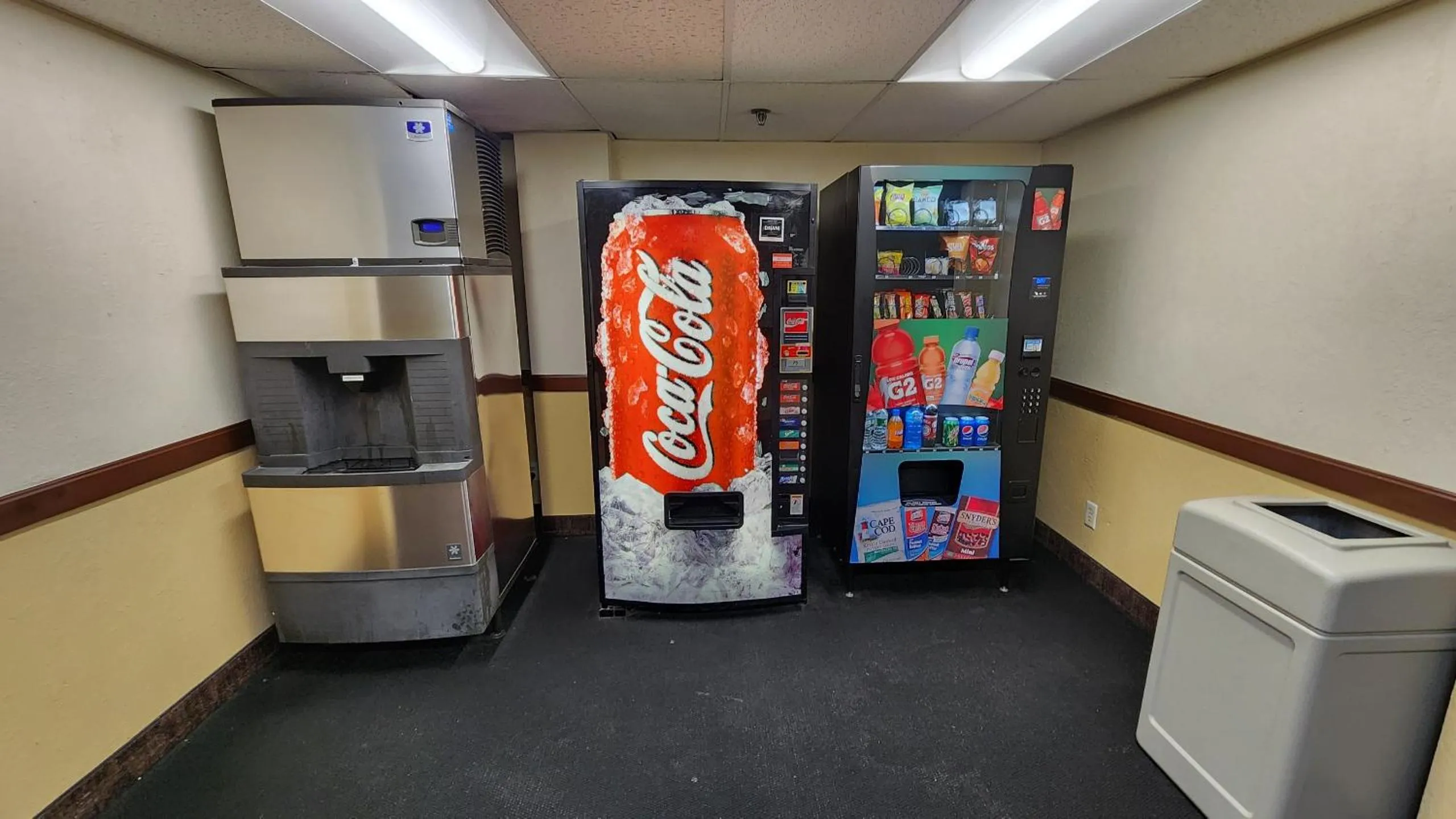 vending machine in Katahdin Inn & Suites