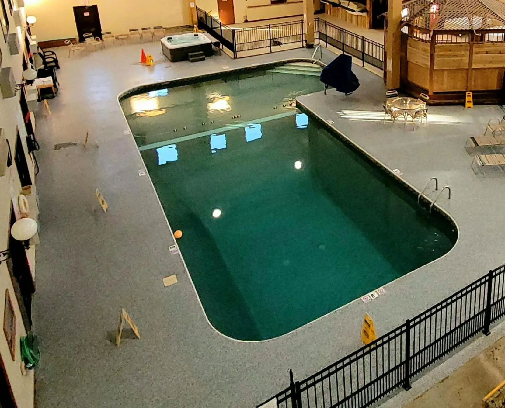 Swimming pool in Katahdin Inn & Suites