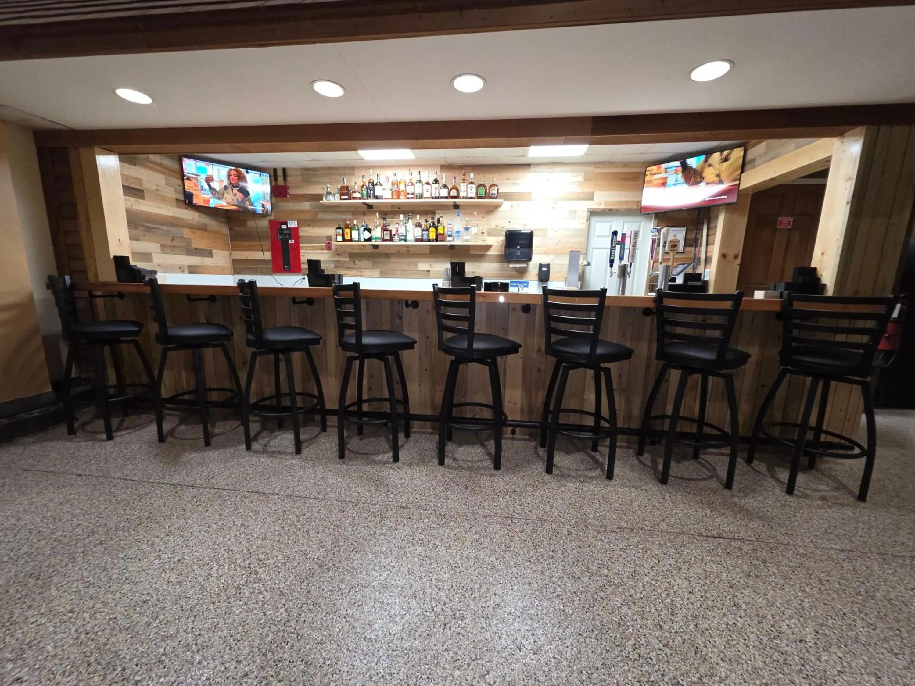 Restaurant/places to eat in Katahdin Inn & Suites