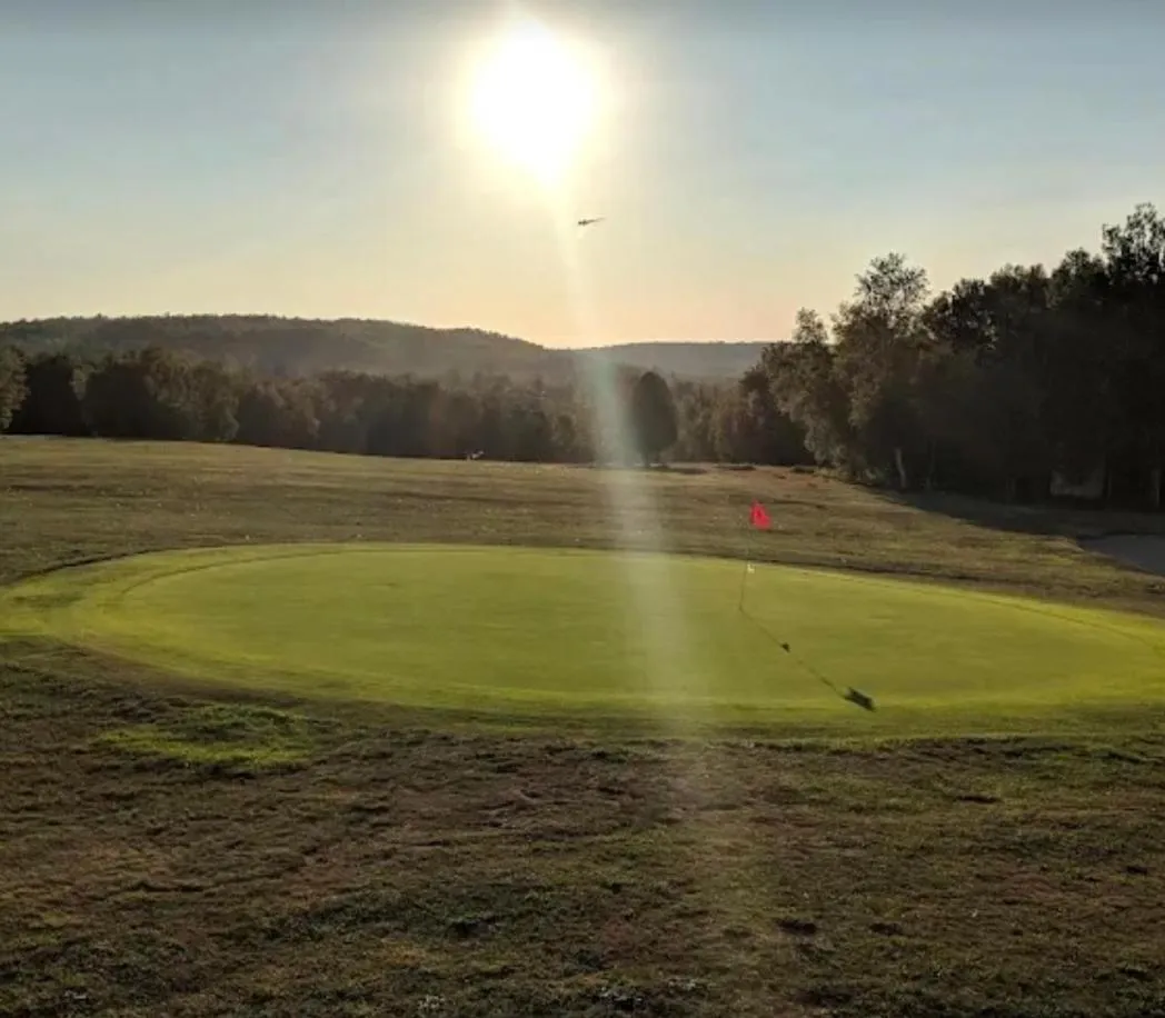 Golfcourse in Katahdin Inn & Suites