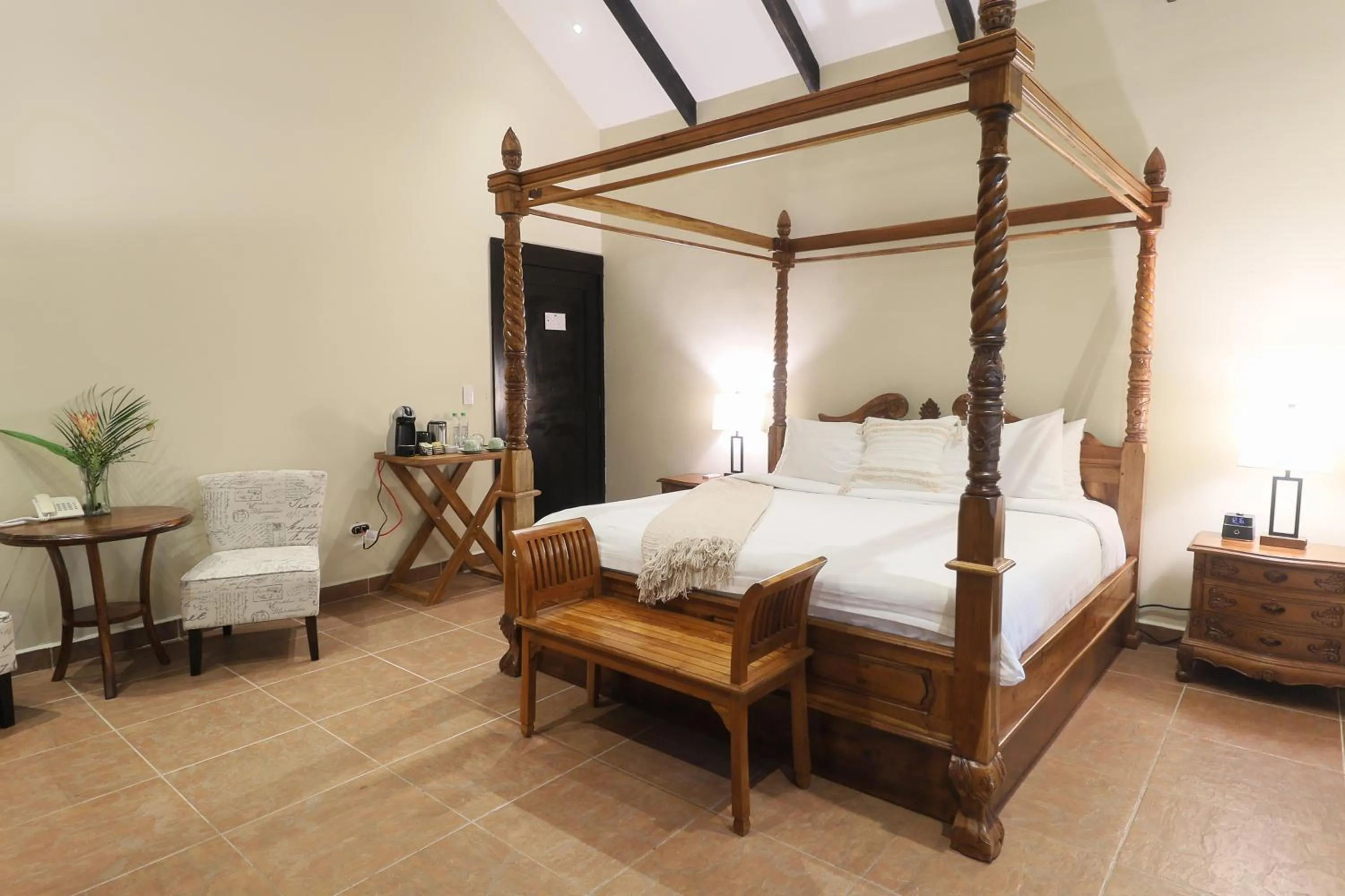 Photo of the whole room, Bed in The Riverside Inn