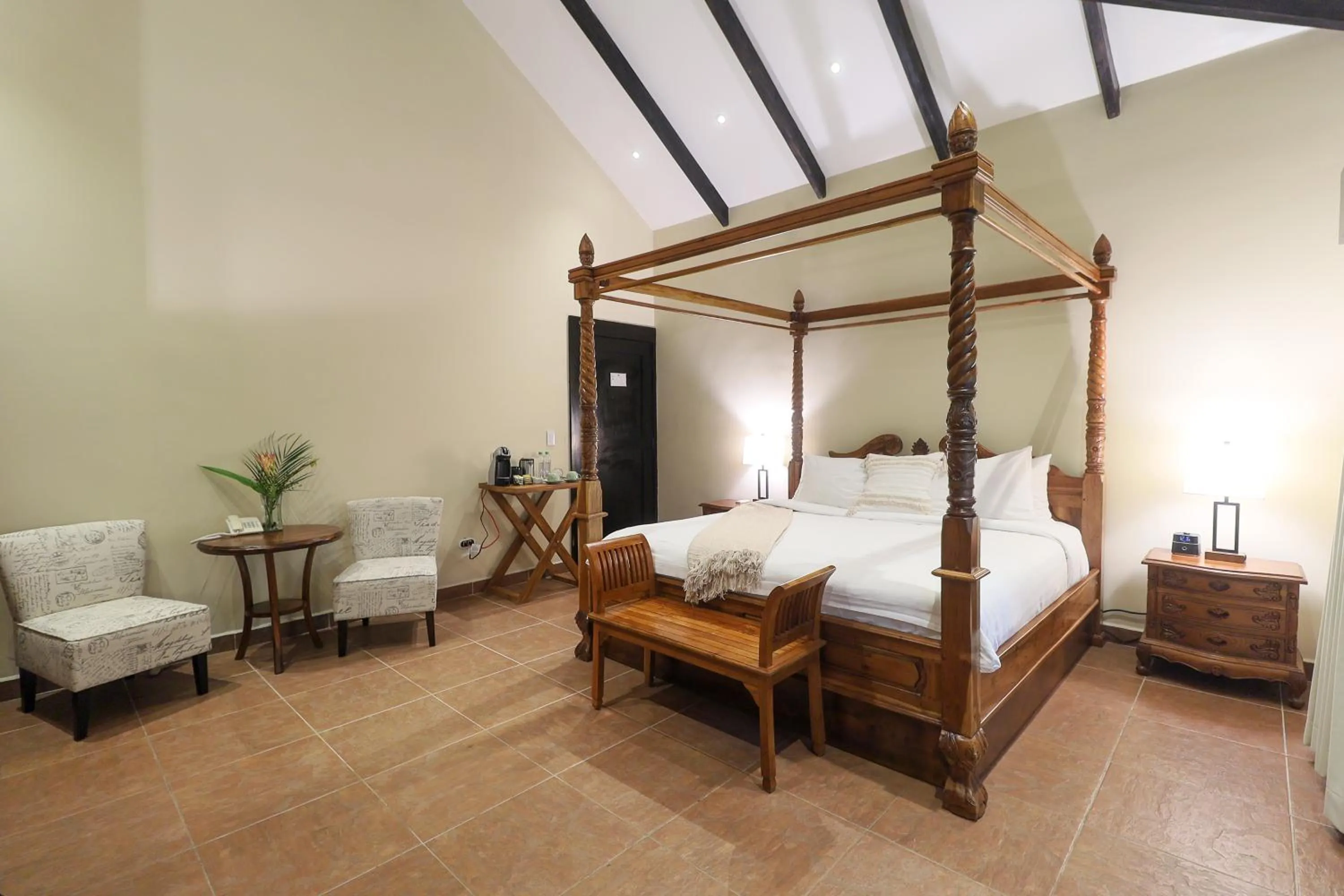 Bedroom, Bed in The Riverside Inn