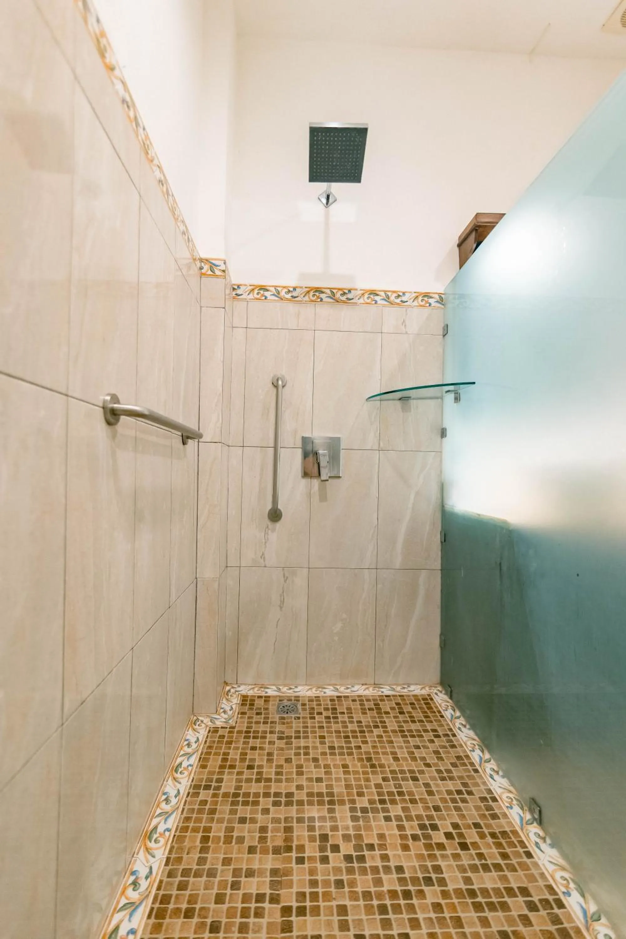 Shower in Hotel San Bada Resort & Spa