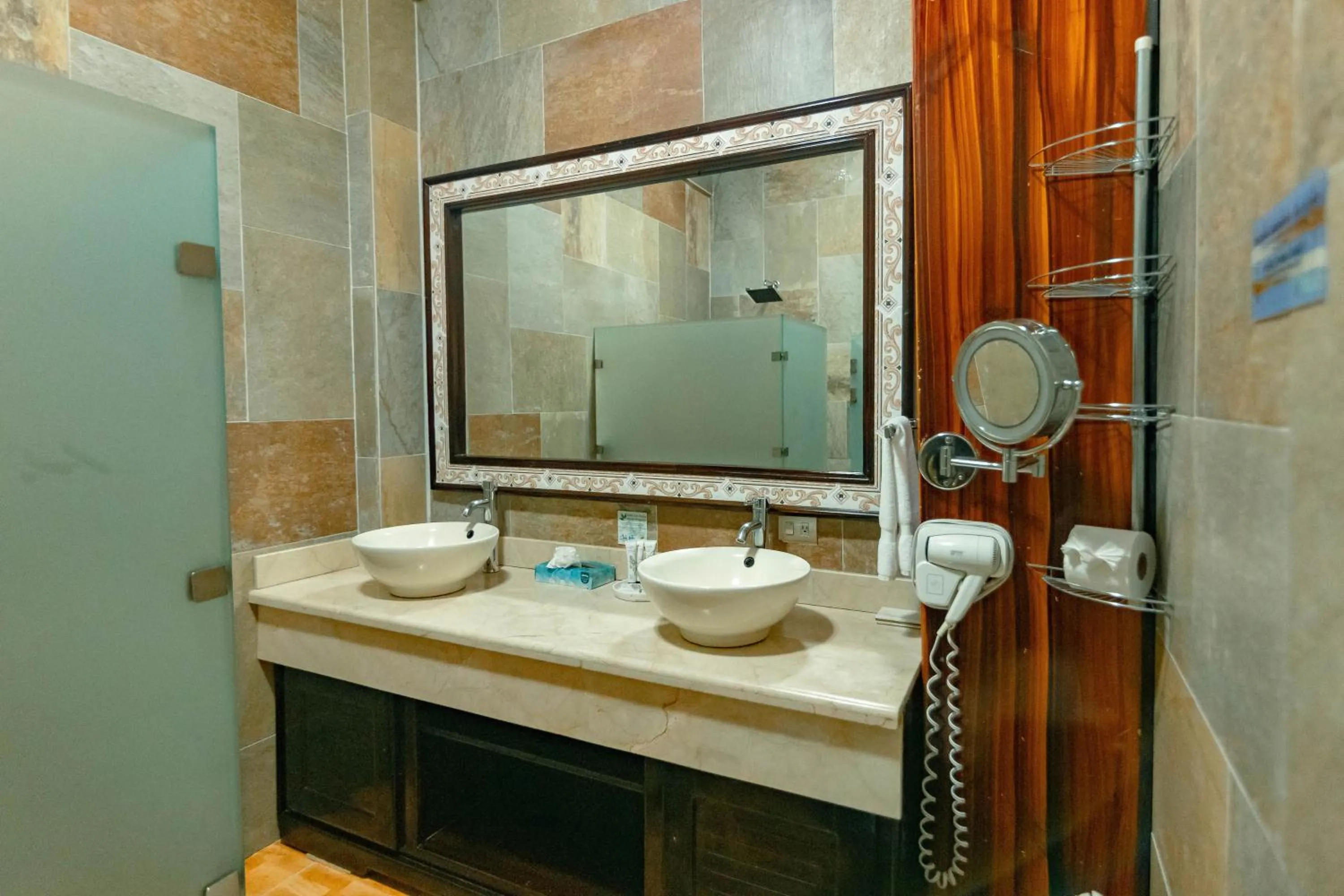 Shower in Hotel San Bada Resort & Spa