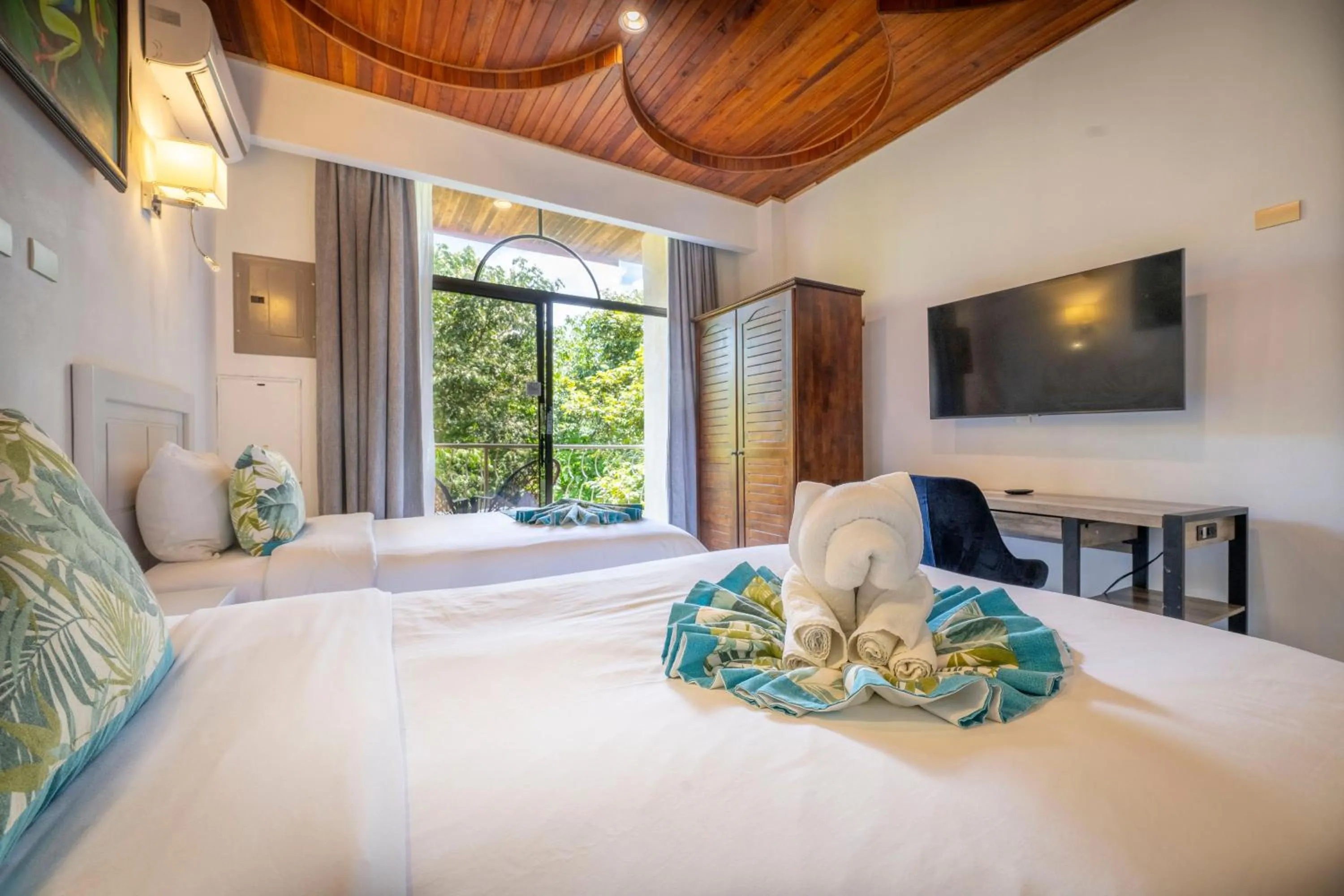 Photo of the whole room, Bed in Hotel San Bada Resort & Spa