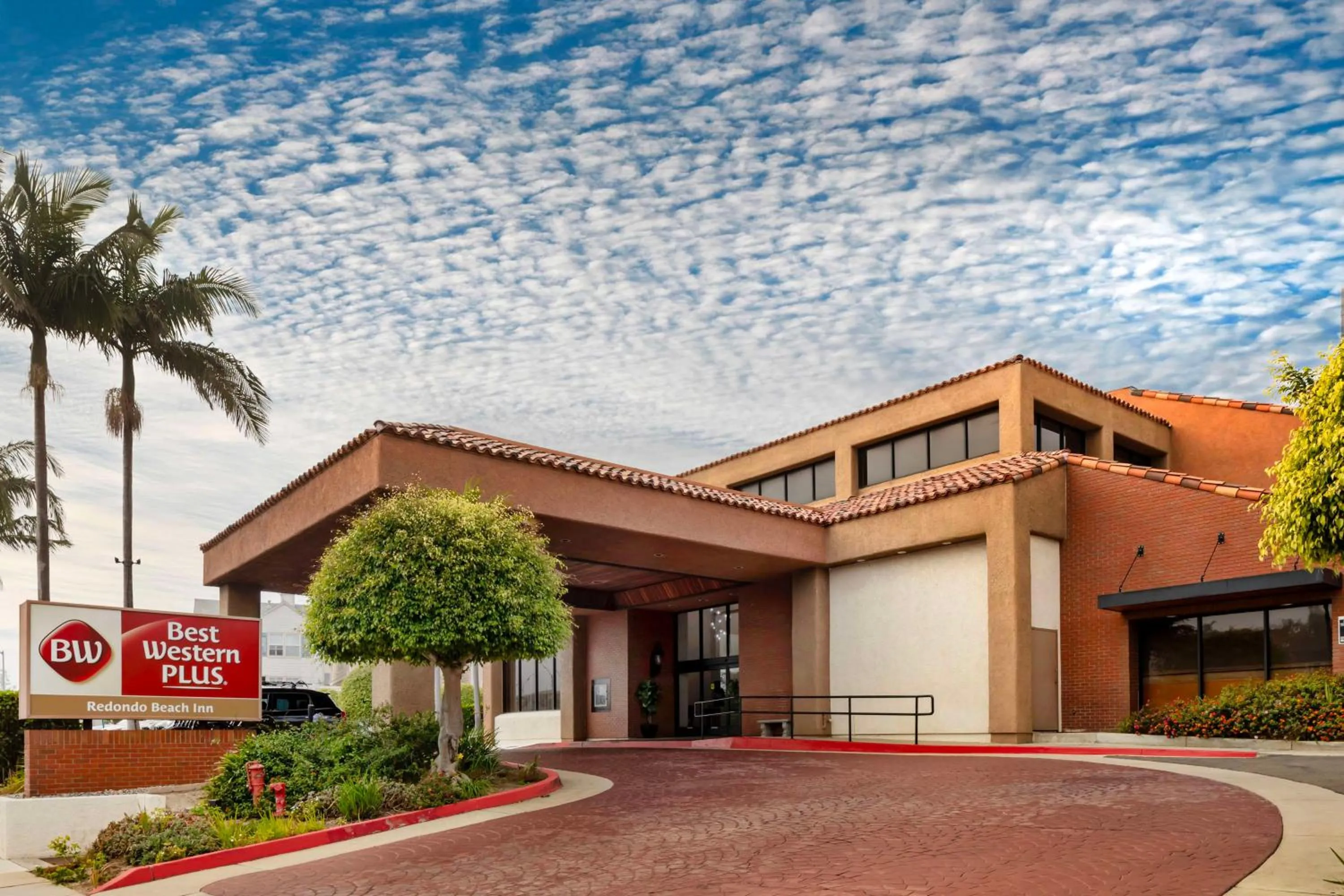 Property building in Best Western Plus Redondo Beach Inn