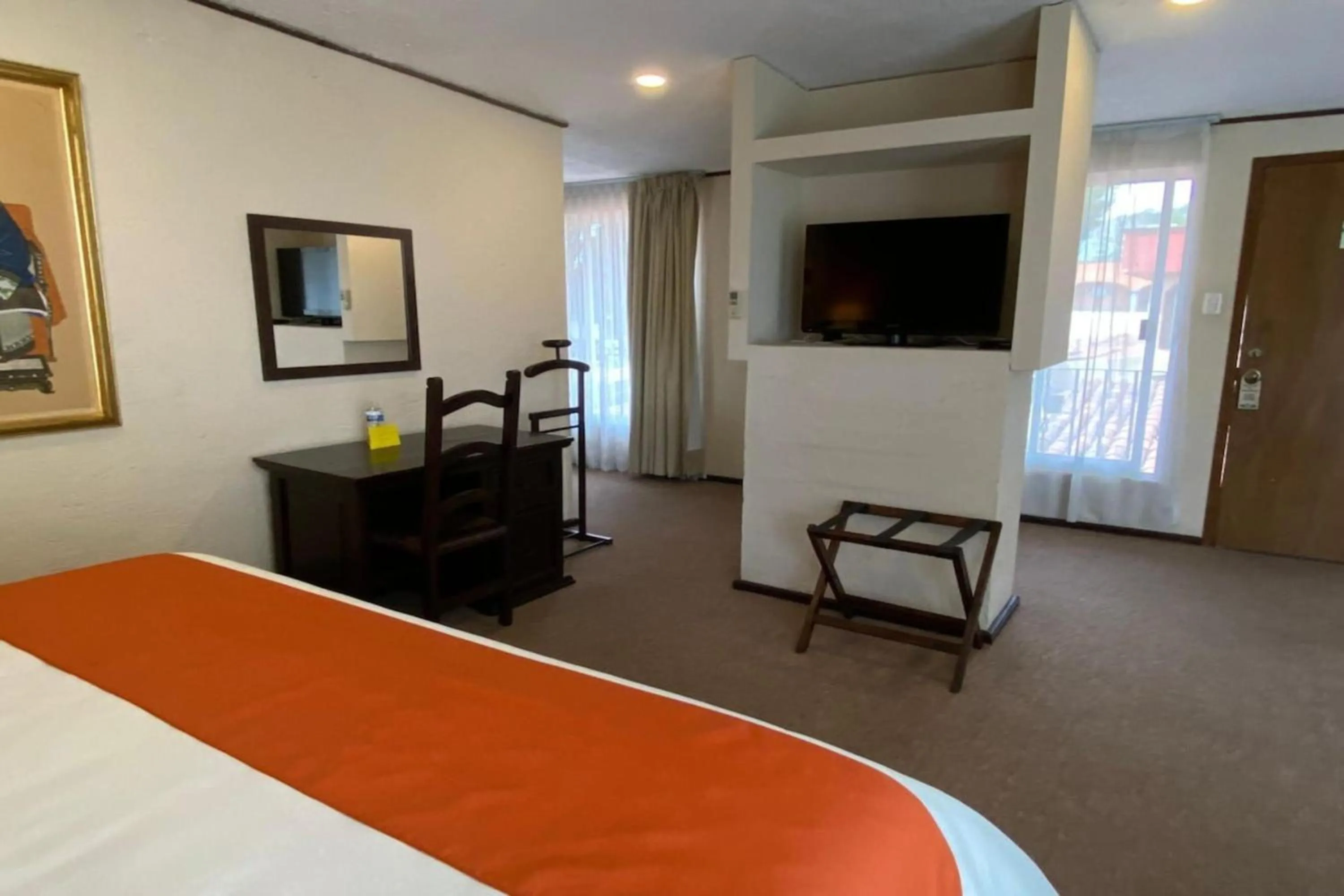 Bedroom, Bed in Collection O Hotel La Huerta Golf & Hotel, Cholula