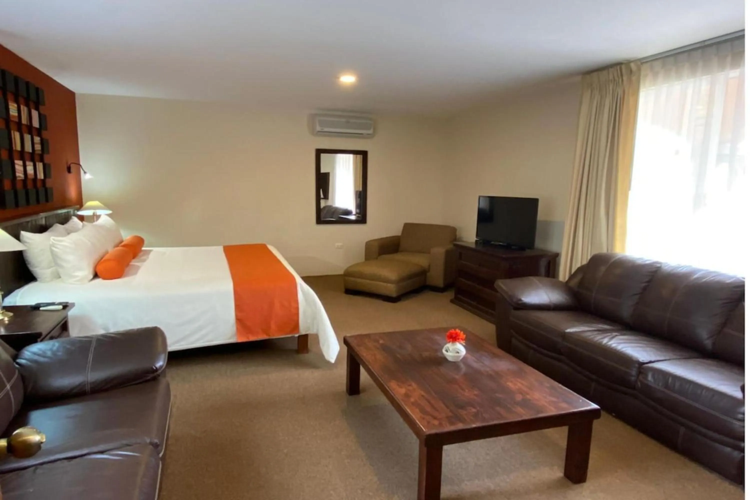 Bedroom, Bed in Collection O Hotel La Huerta Golf & Hotel, Cholula