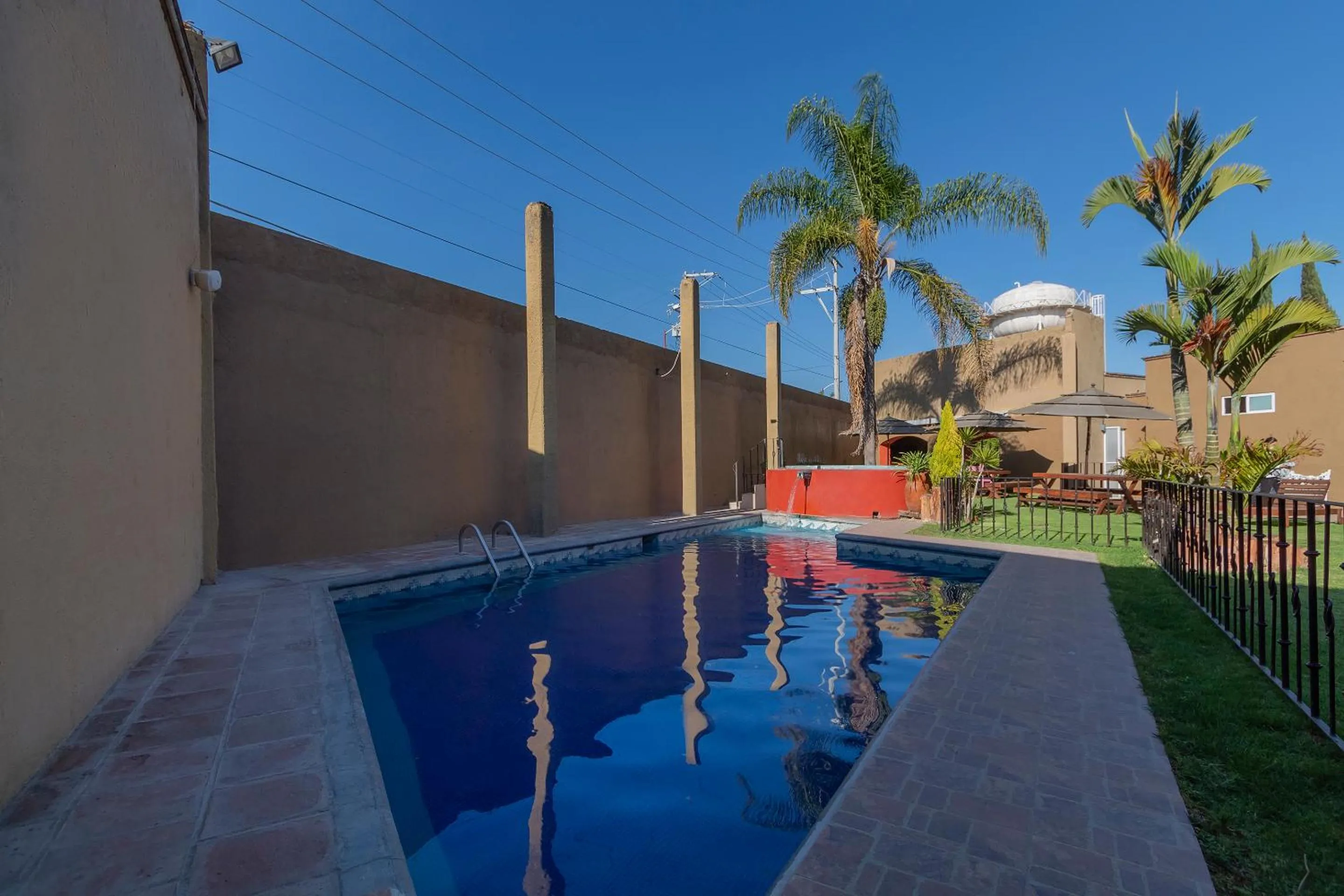 Swimming pool in Collection O Hotel La Huerta Golf & Hotel, Cholula