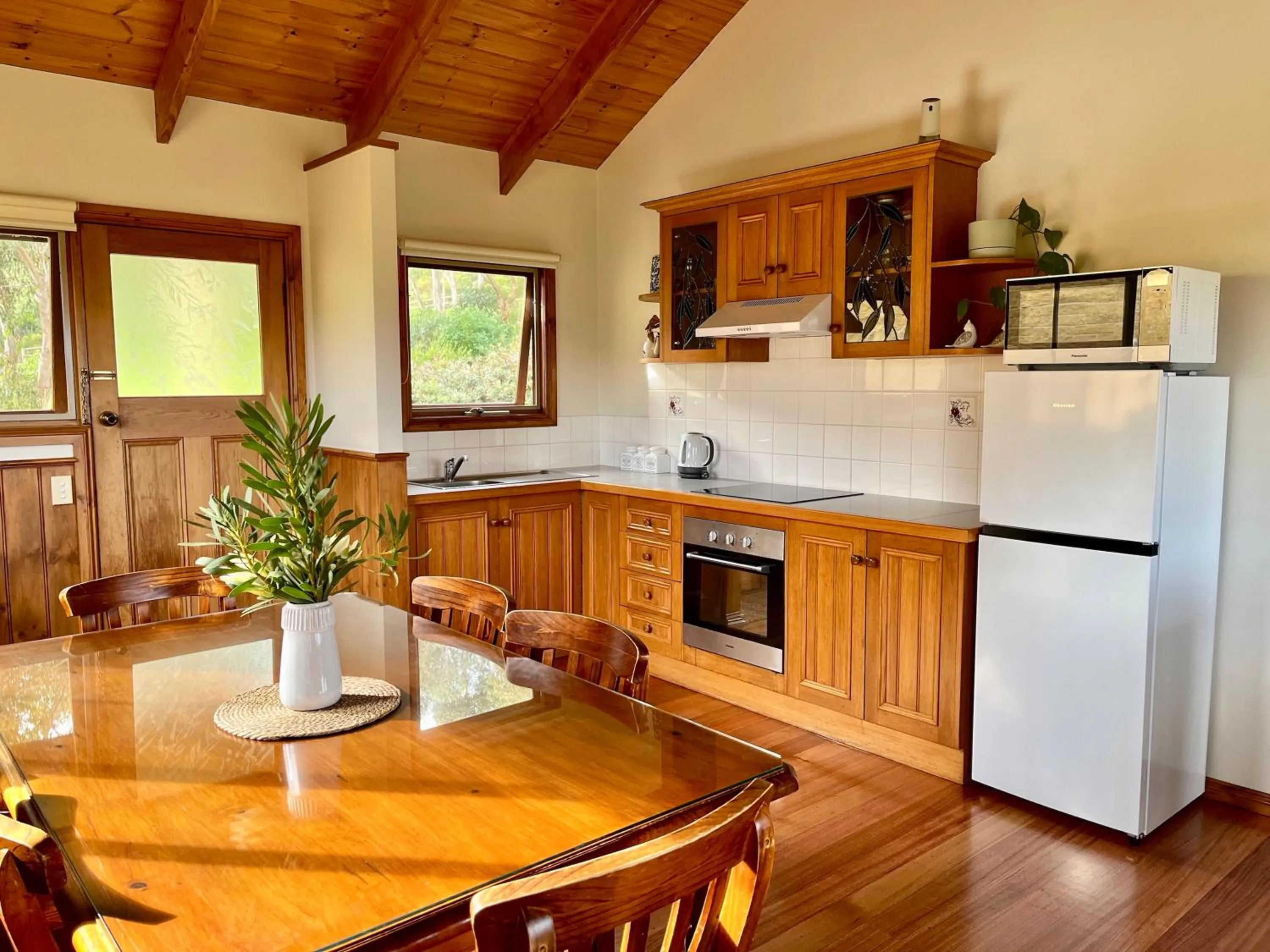 Dining area in Daysy Hill Country Cottages
