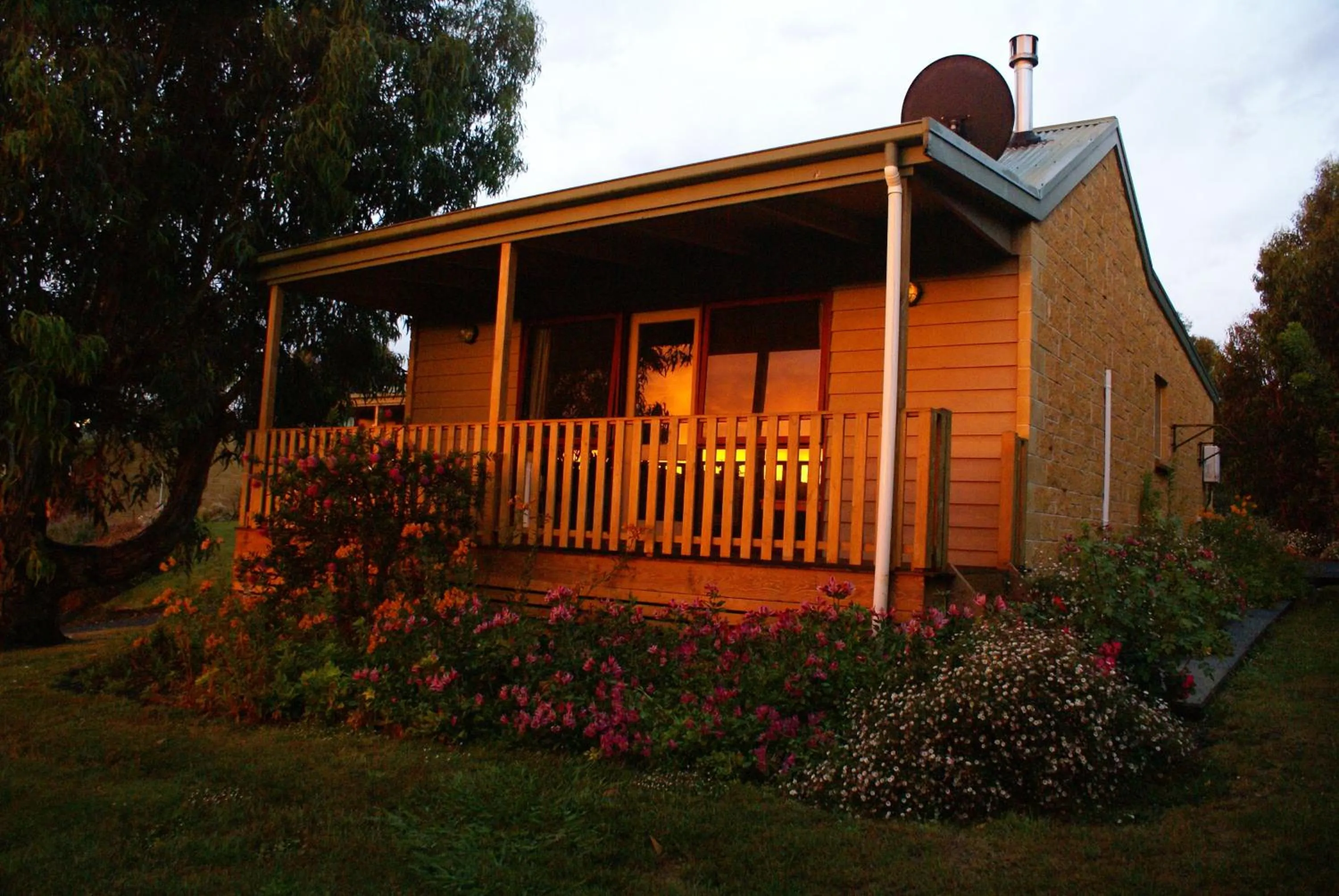 Property building in Daysy Hill Country Cottages