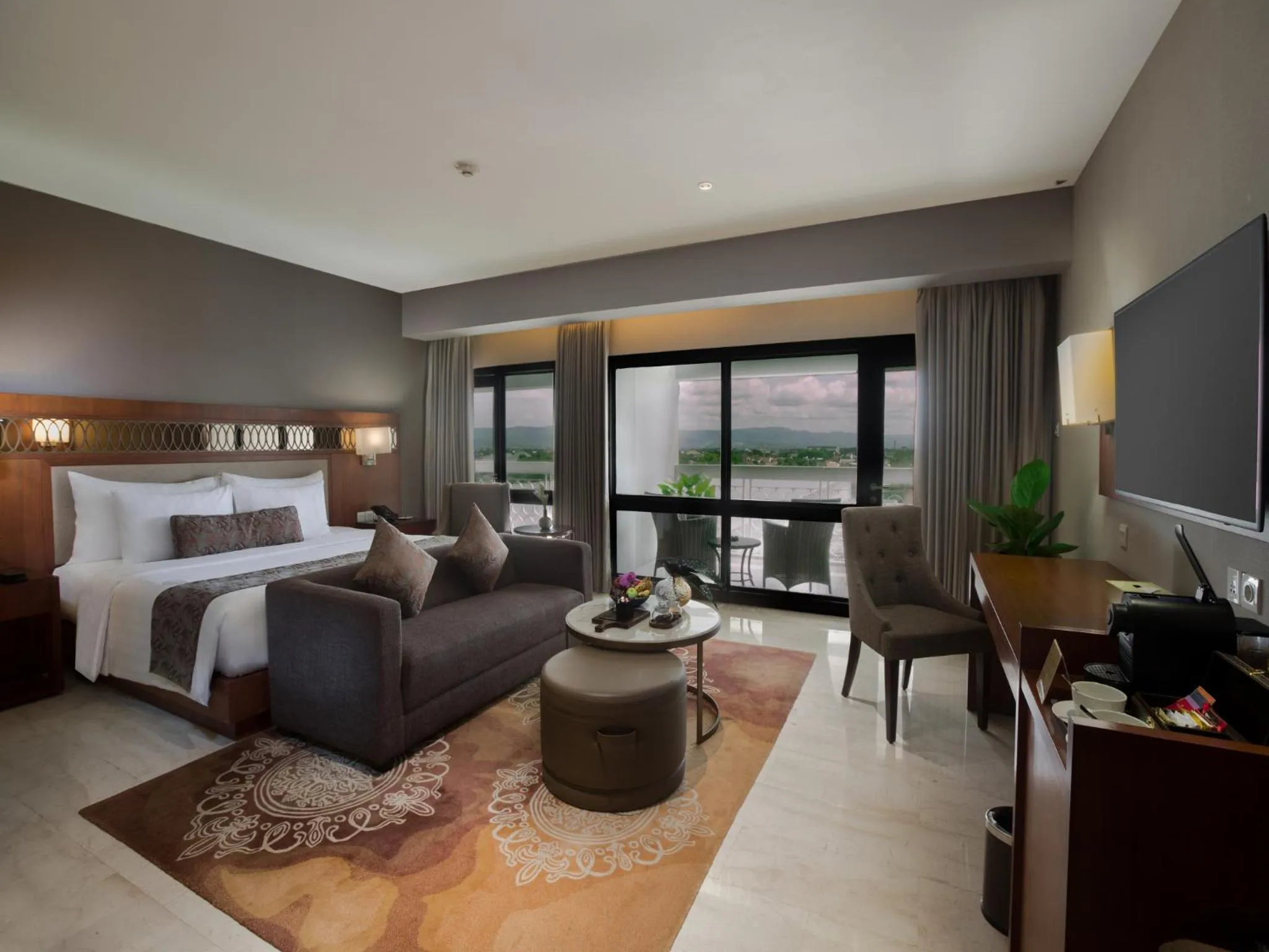 Bed in Royal Ambarrukmo Yogyakarta