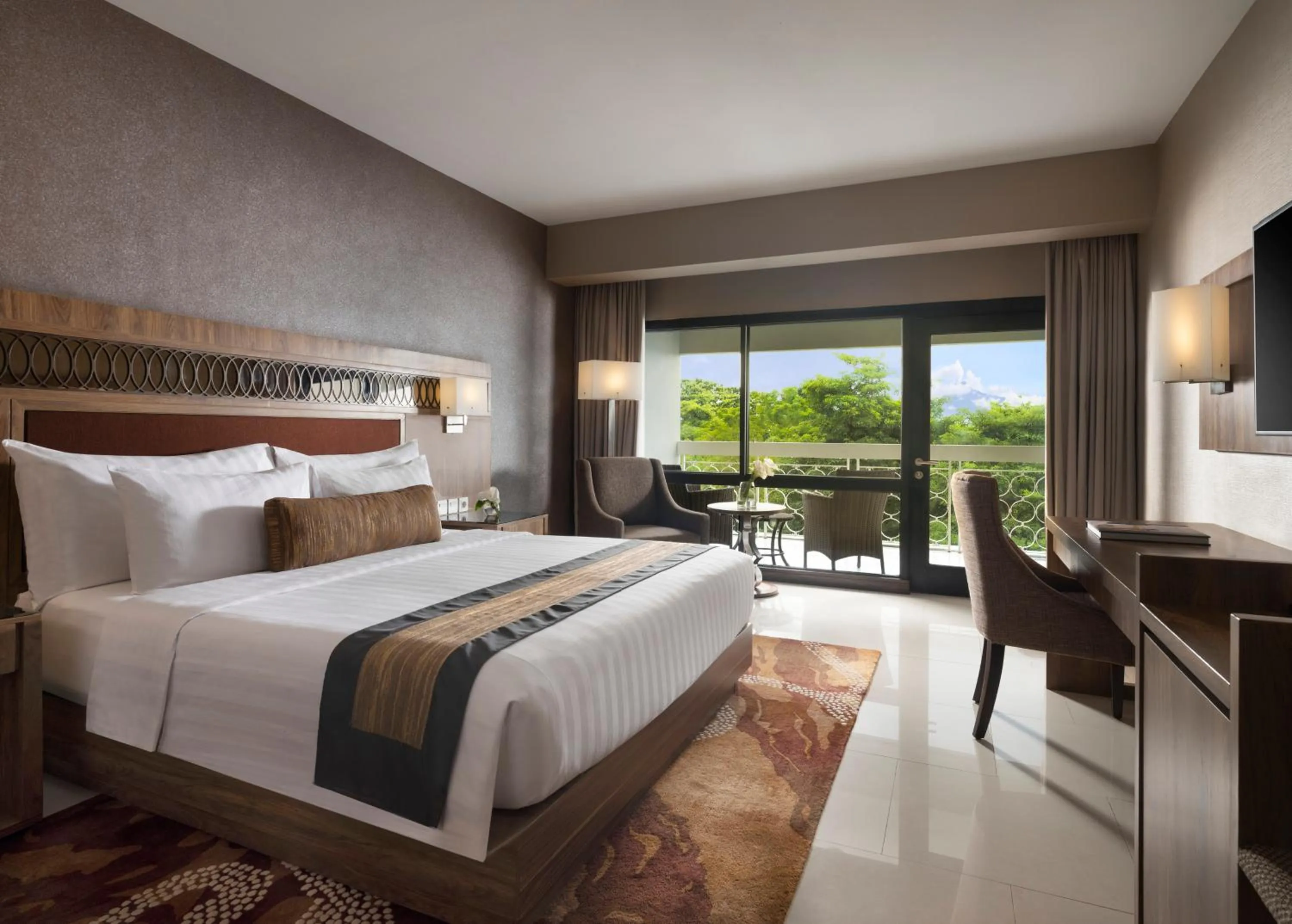 Bed in Royal Ambarrukmo Yogyakarta