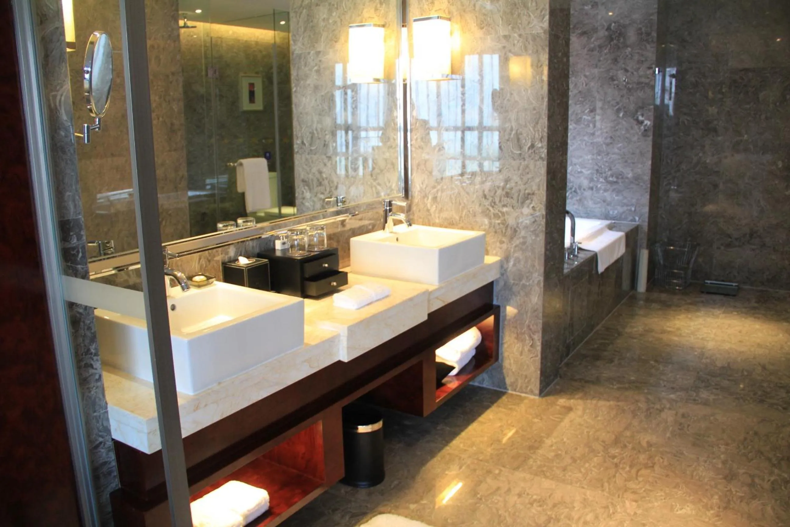 Toilet in Grand Metropark Universal Dinosaur Town Hotel