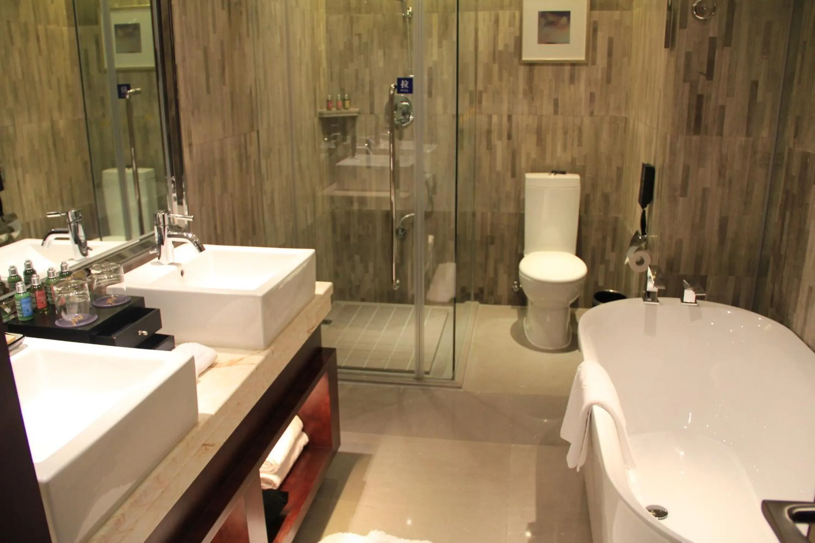 Shower in Grand Metropark Universal Dinosaur Town Hotel